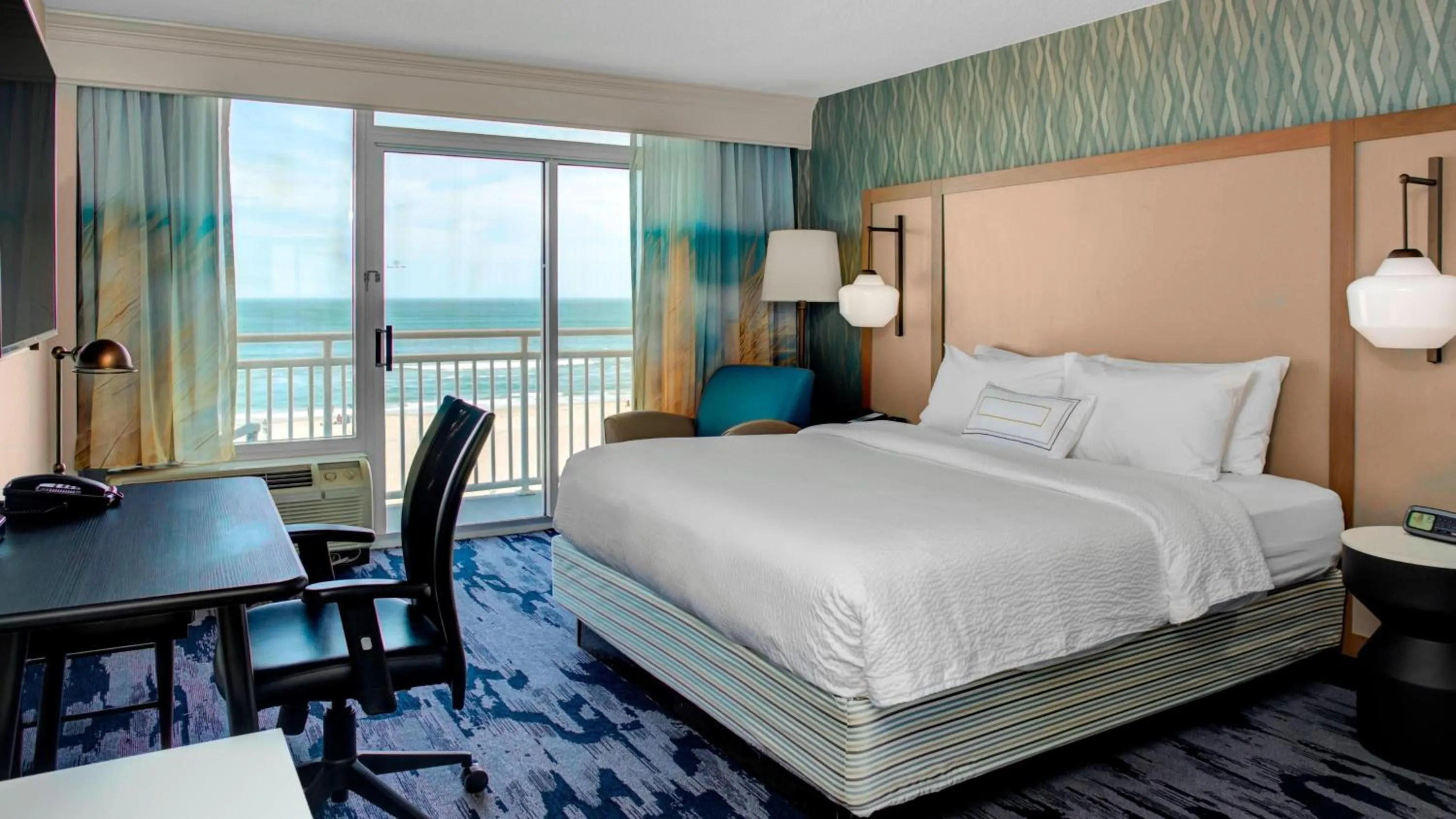 Bedroom, Bed in Fairfield Inn & Suites by Marriott Virginia Beach Oceanfront