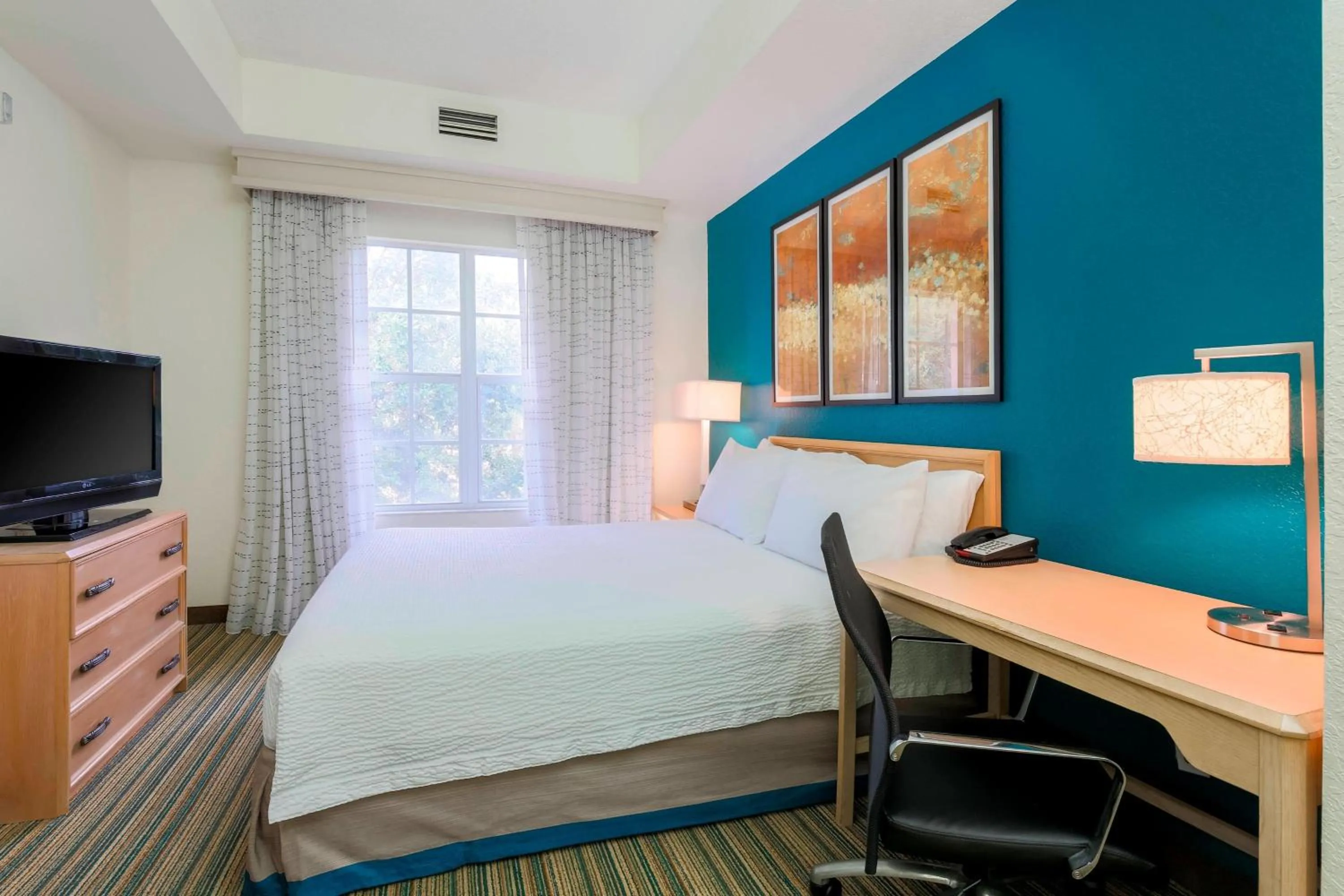 Bedroom, Bed in Residence Inn West Palm Beach