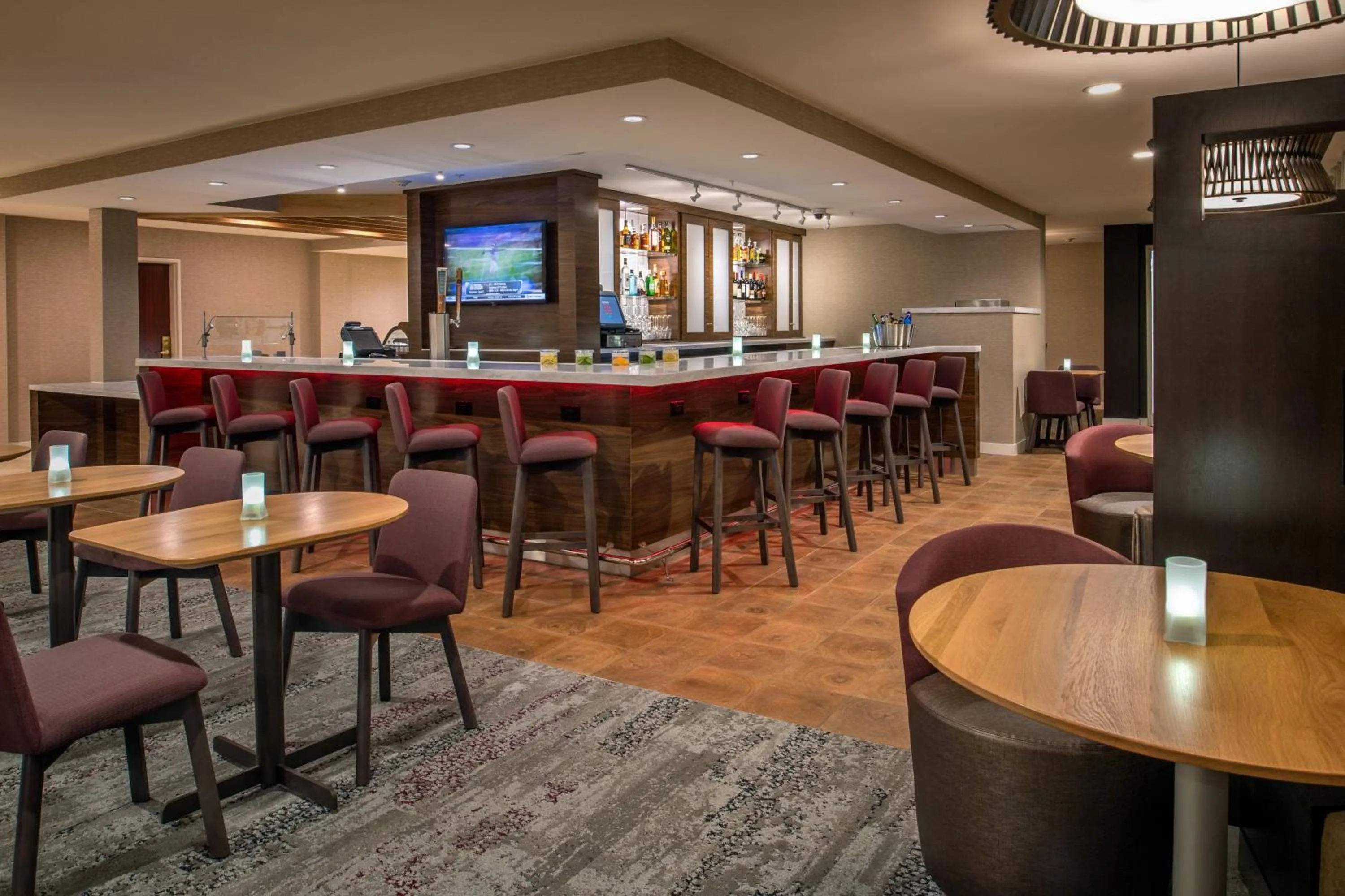 Lounge or bar in Courtyard by Marriott Portland North