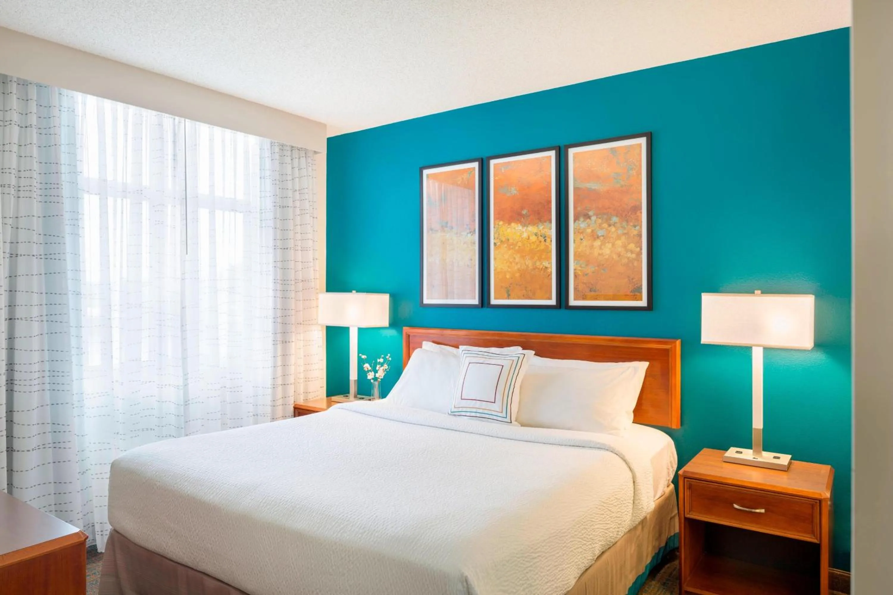 Bedroom, Bed in Residence Inn Portland Downtown/RiverPlace