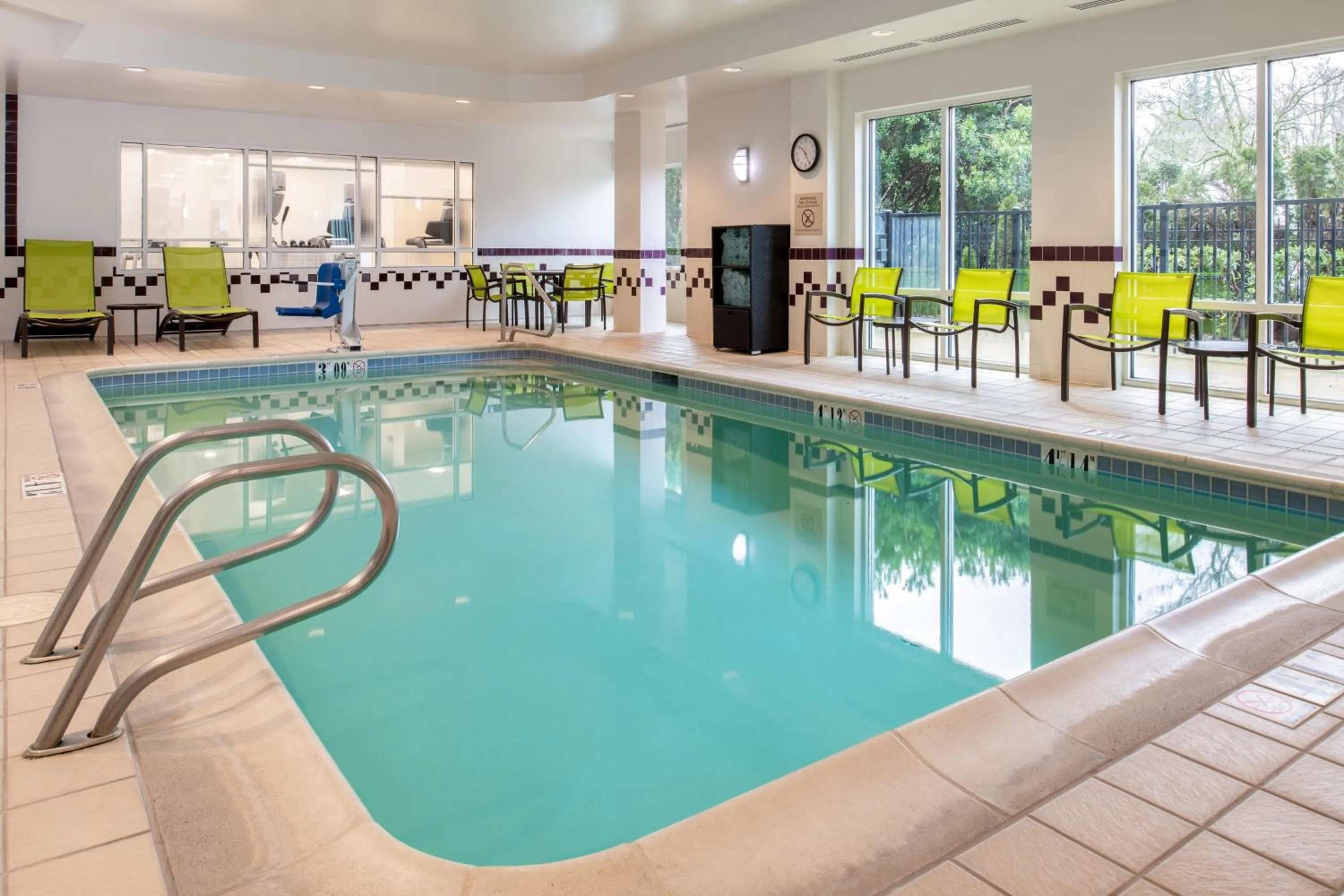 Swimming pool in SpringHill Suites Portland Airport