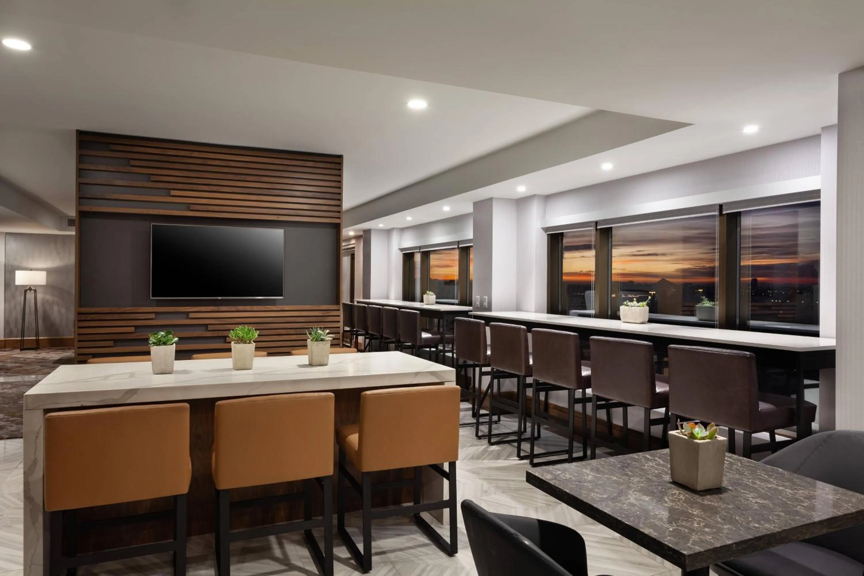 Lounge or bar in Marriott Phoenix Airport