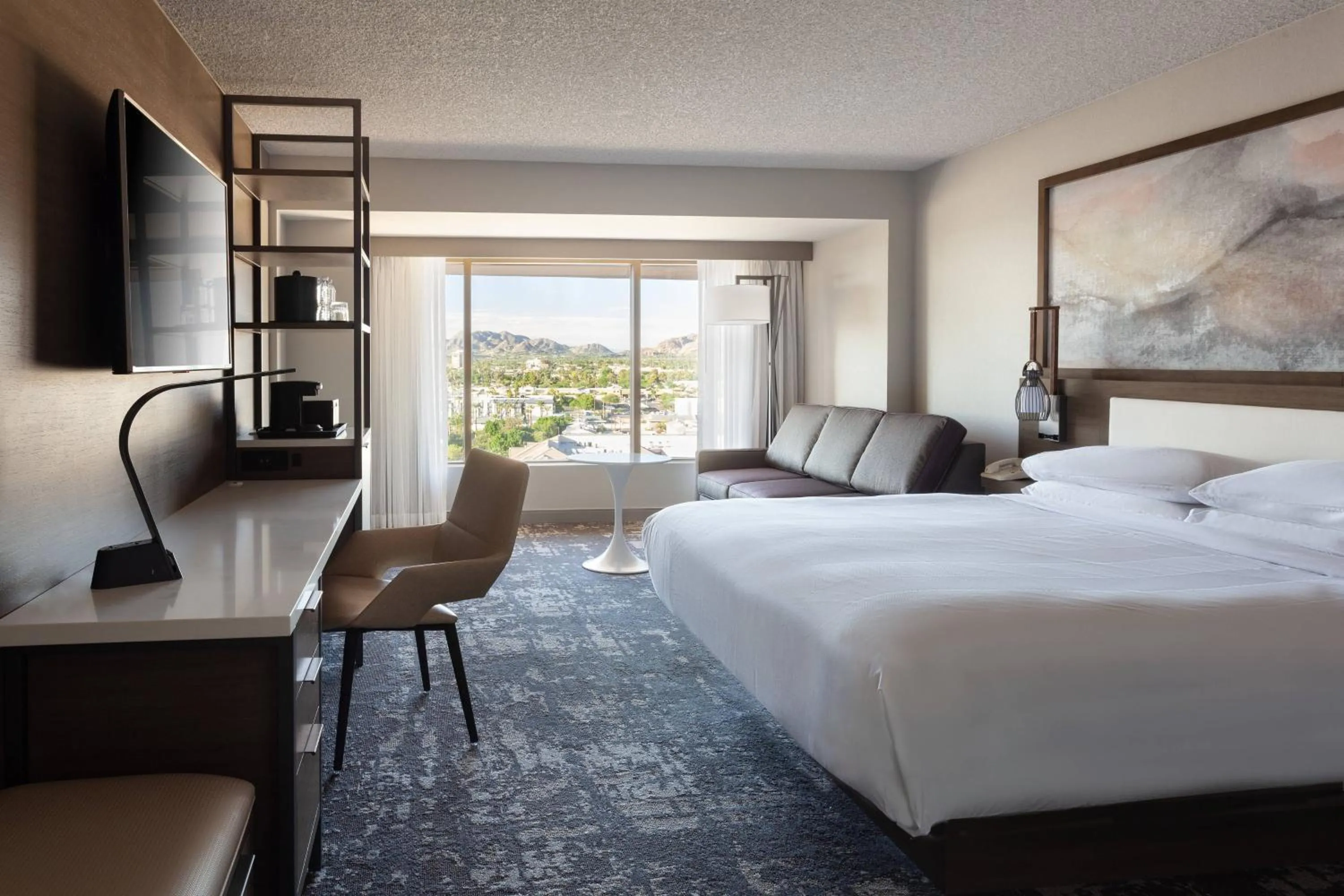 Photo of the whole room, Bed in Marriott Phoenix Airport