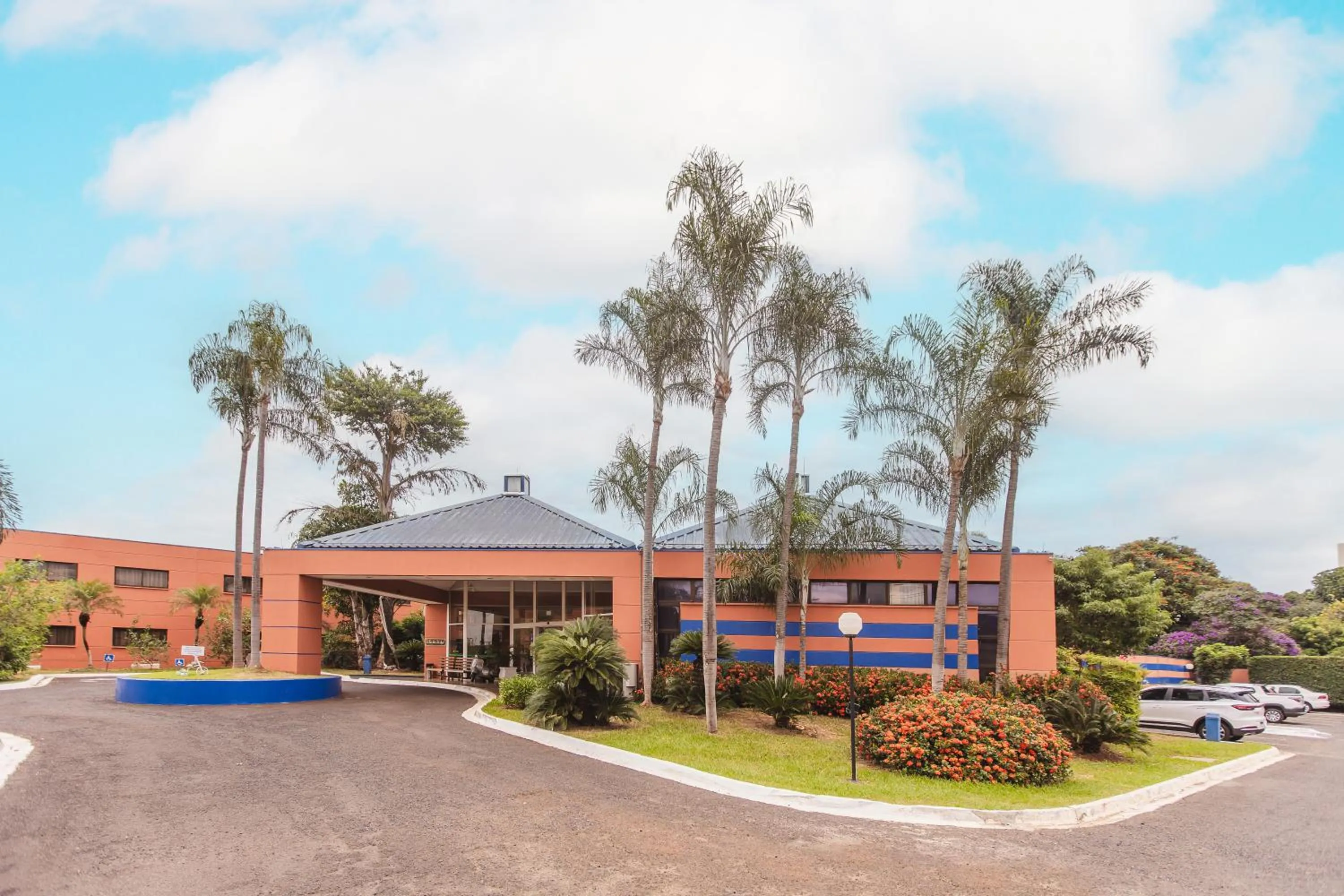 Facade/entrance in Hotel Golden Park Ribeirão Preto by Nacional Inn