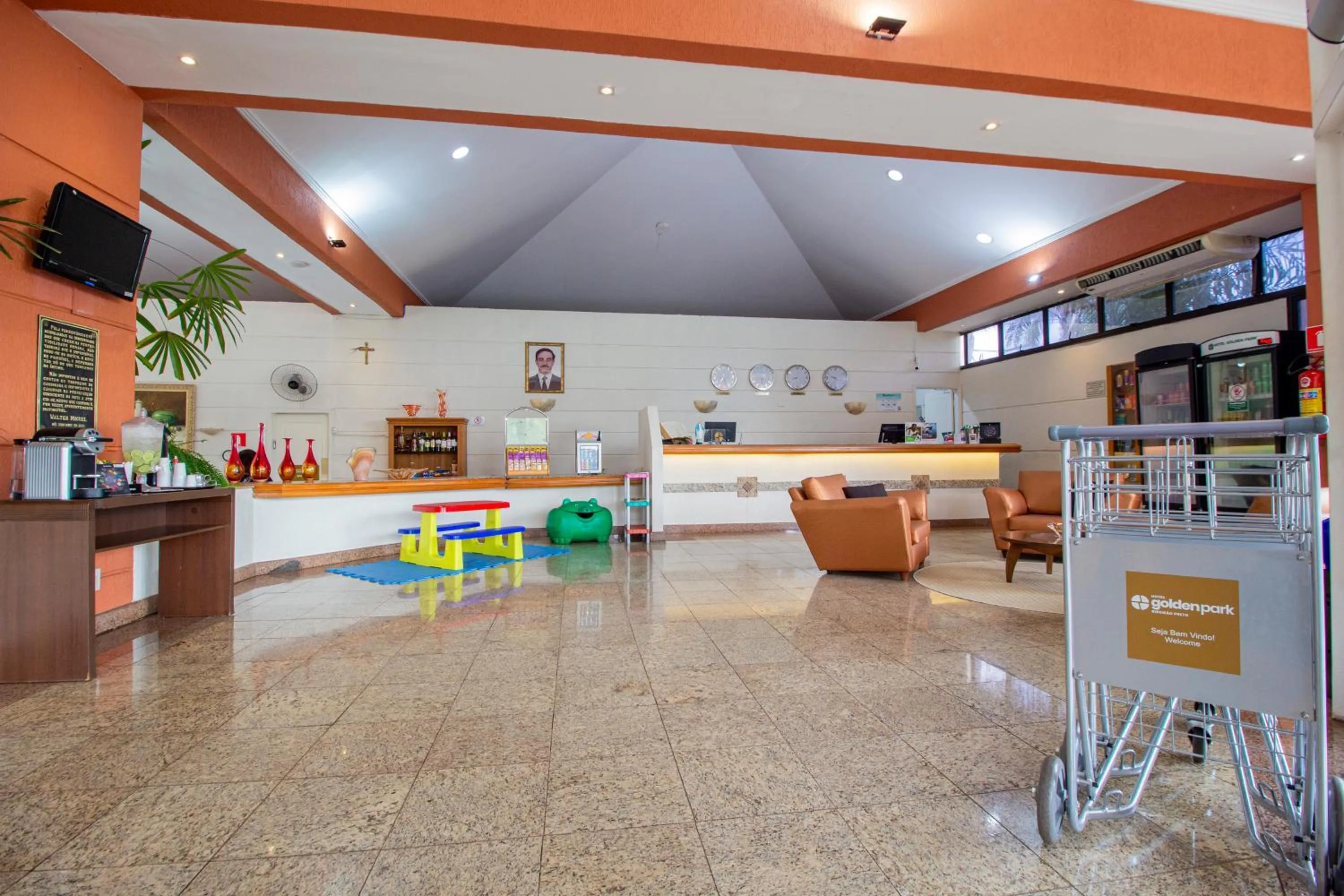 Lobby or reception in Hotel Golden Park Ribeirão Preto by Nacional Inn