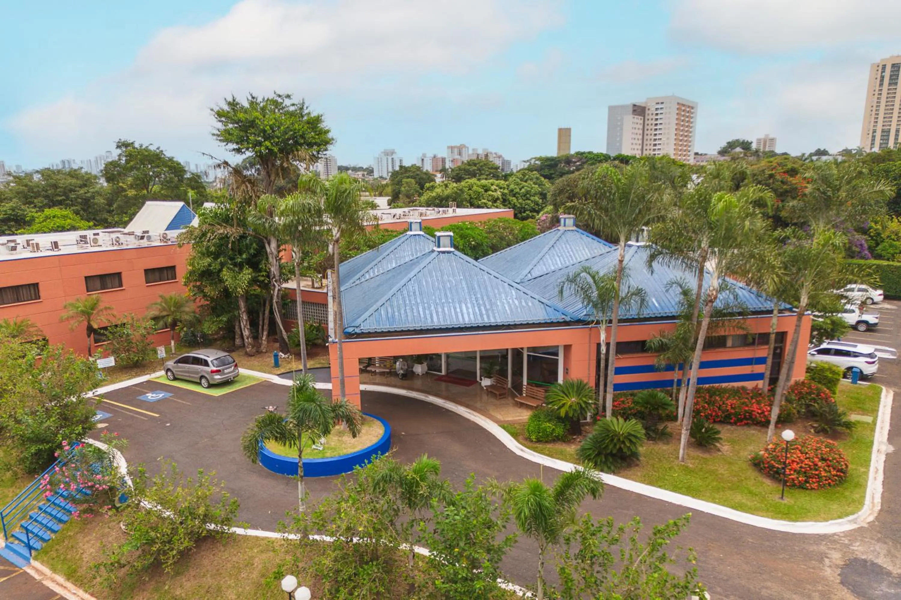 Facade/entrance in Hotel Golden Park Ribeirão Preto by Nacional Inn