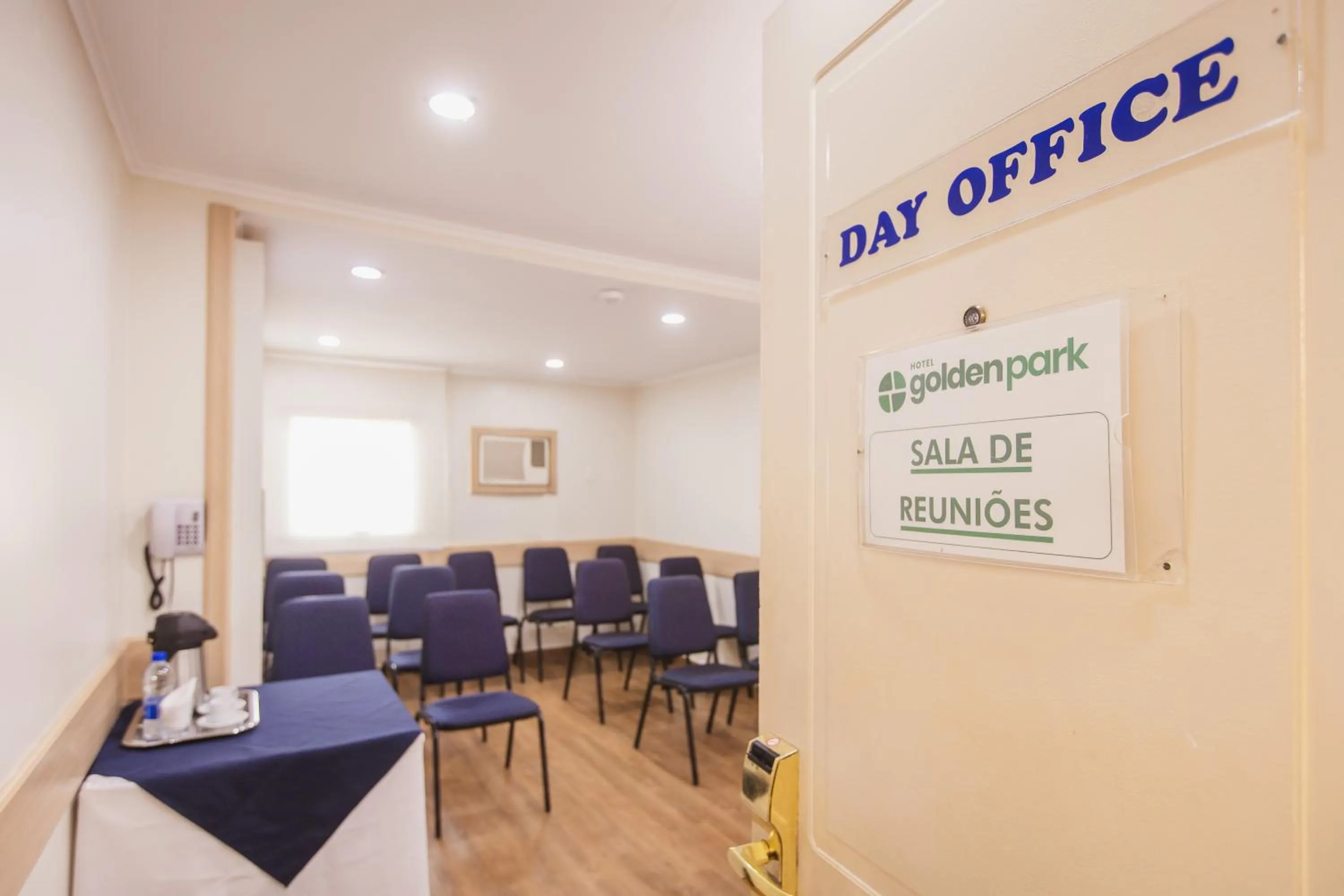 Meeting/conference room in Hotel Golden Park Ribeirão Preto by Nacional Inn
