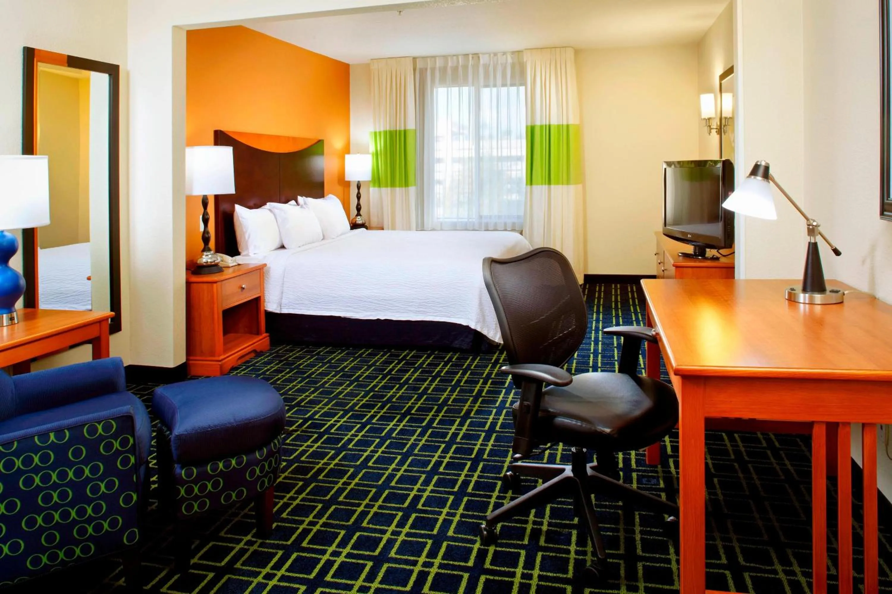 Photo of the whole room, Bed in Fairfield Inn & Suites Phoenix Midtown