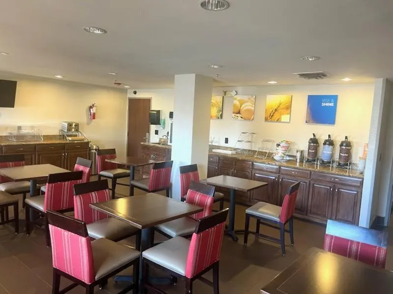 Breakfast in Comfort Inn & Suites Phoenix North - Deer Valley