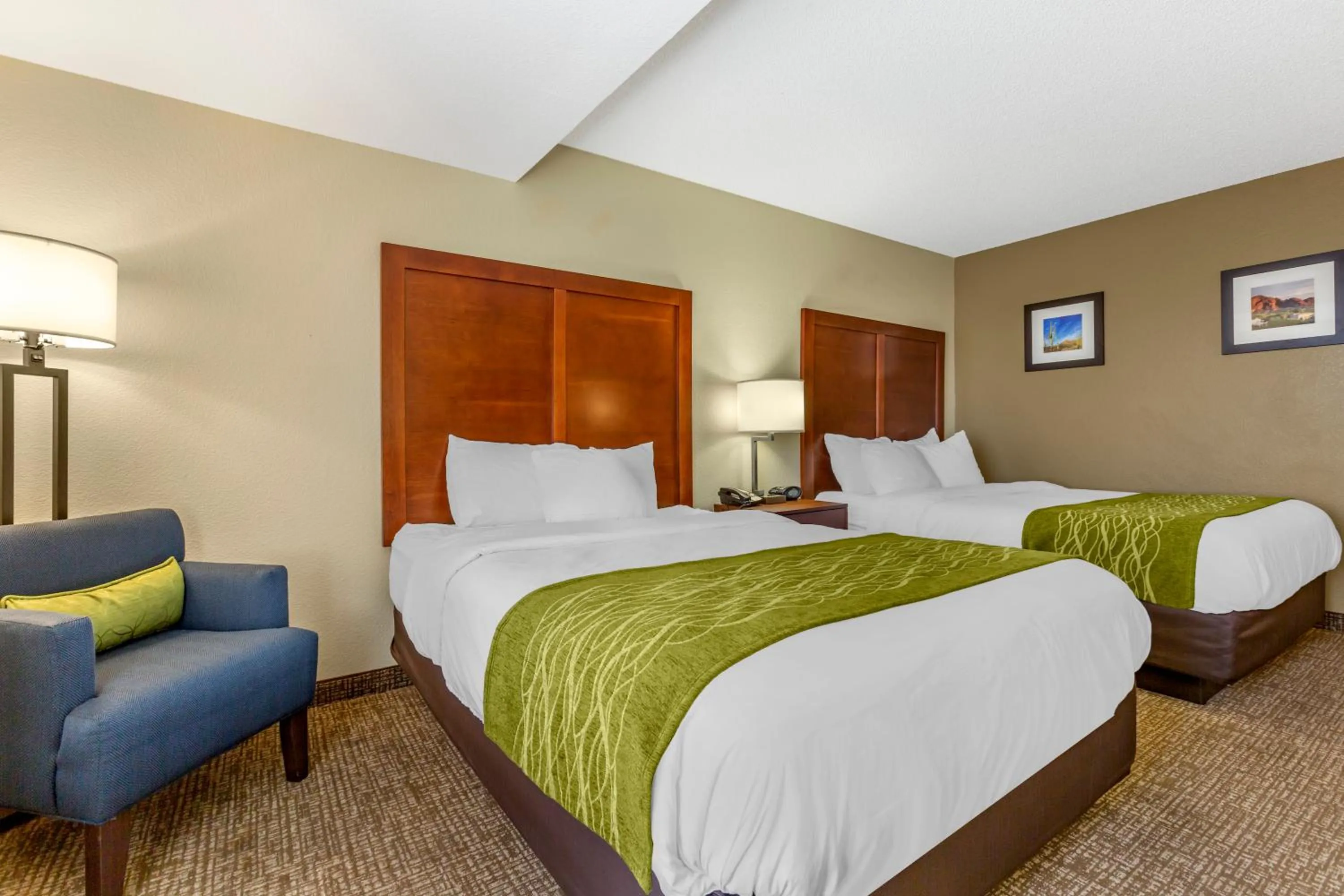 Breakfast, Bed in Comfort Inn & Suites Phoenix North - Deer Valley