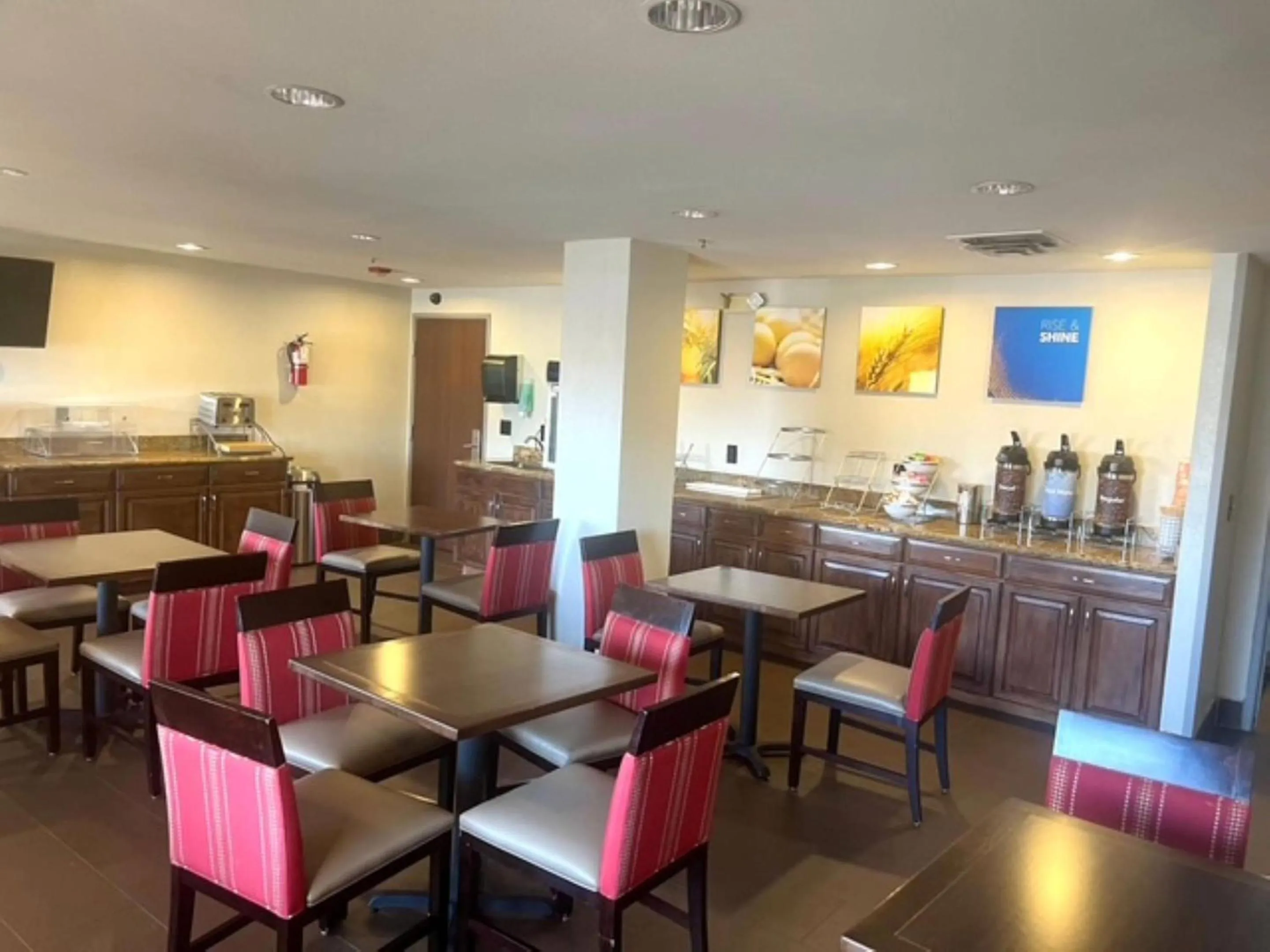 Breakfast in Comfort Inn & Suites Phoenix North - Deer Valley