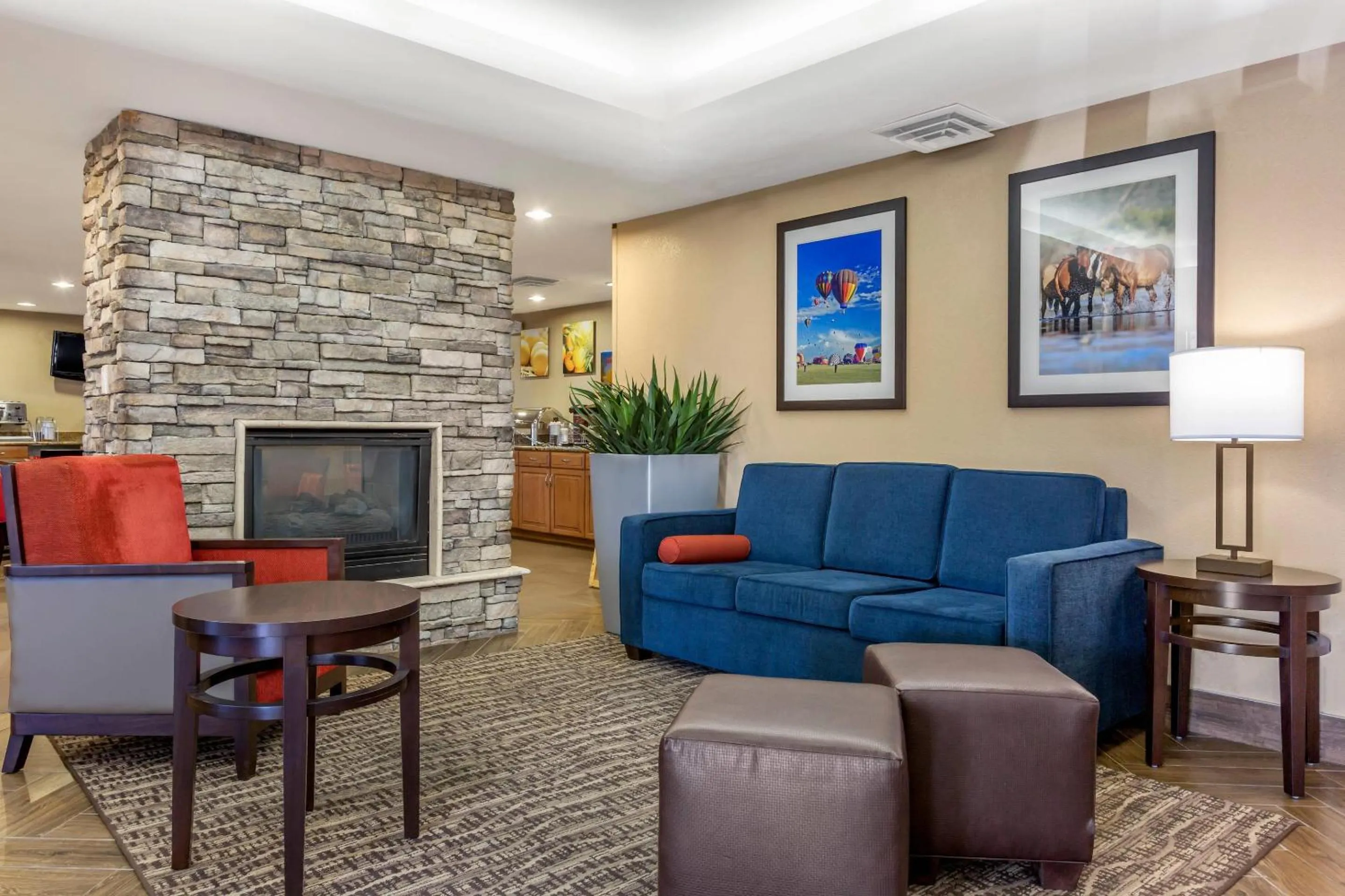 Lobby or reception in Comfort Inn & Suites Phoenix North - Deer Valley