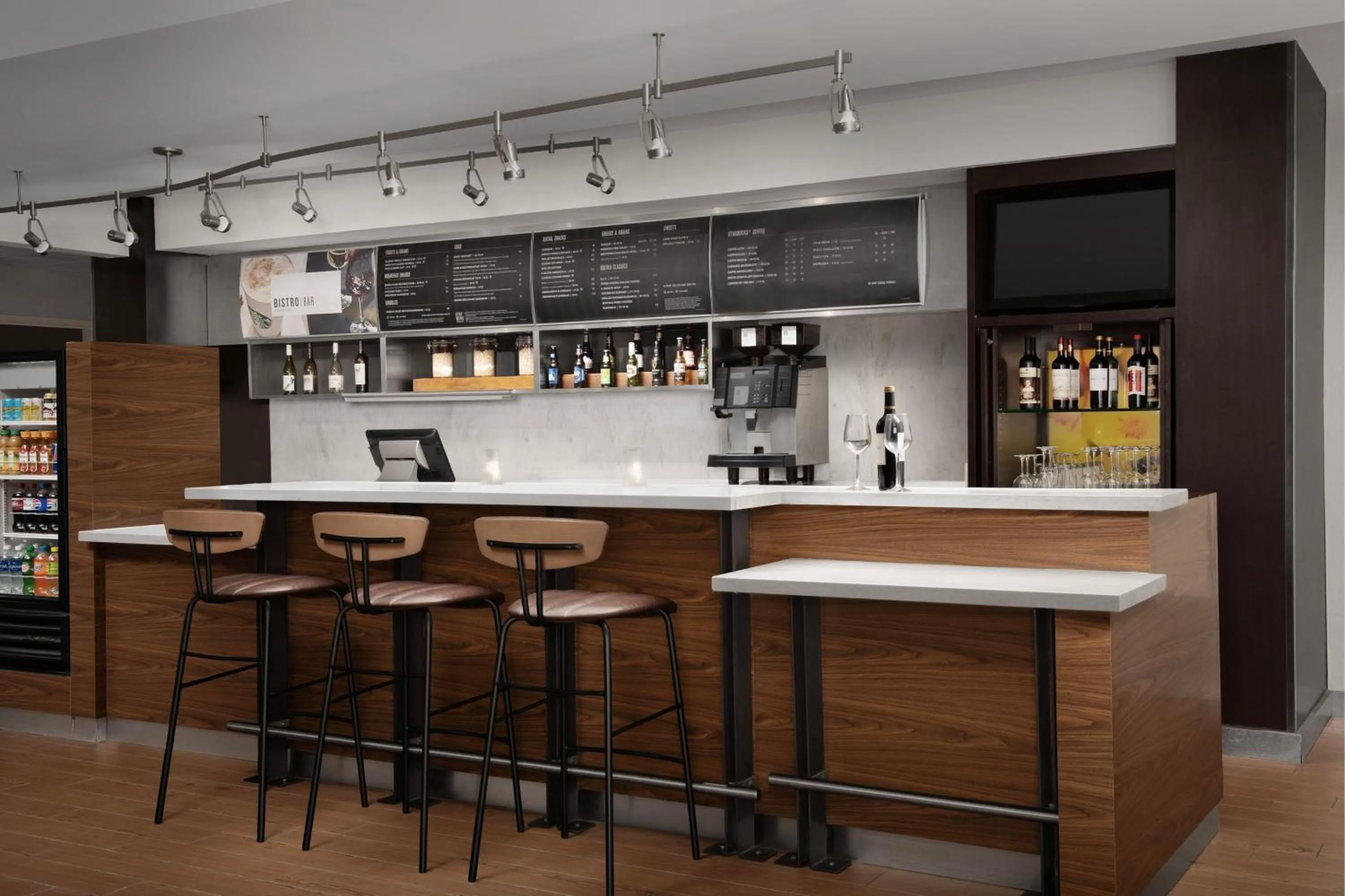 Lounge or bar in Courtyard by Marriott Panama City