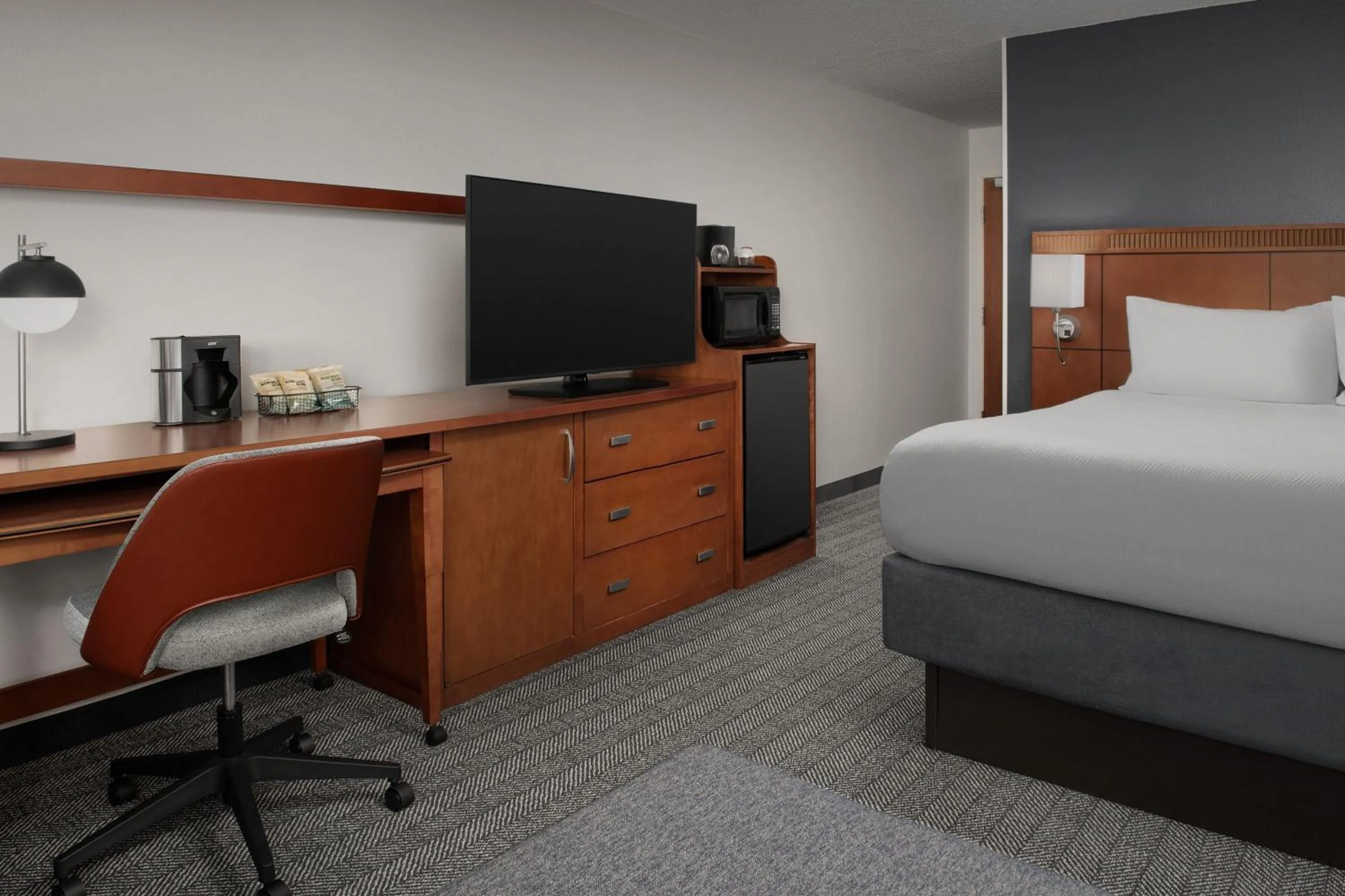 Photo of the whole room, Bed in Courtyard by Marriott Panama City