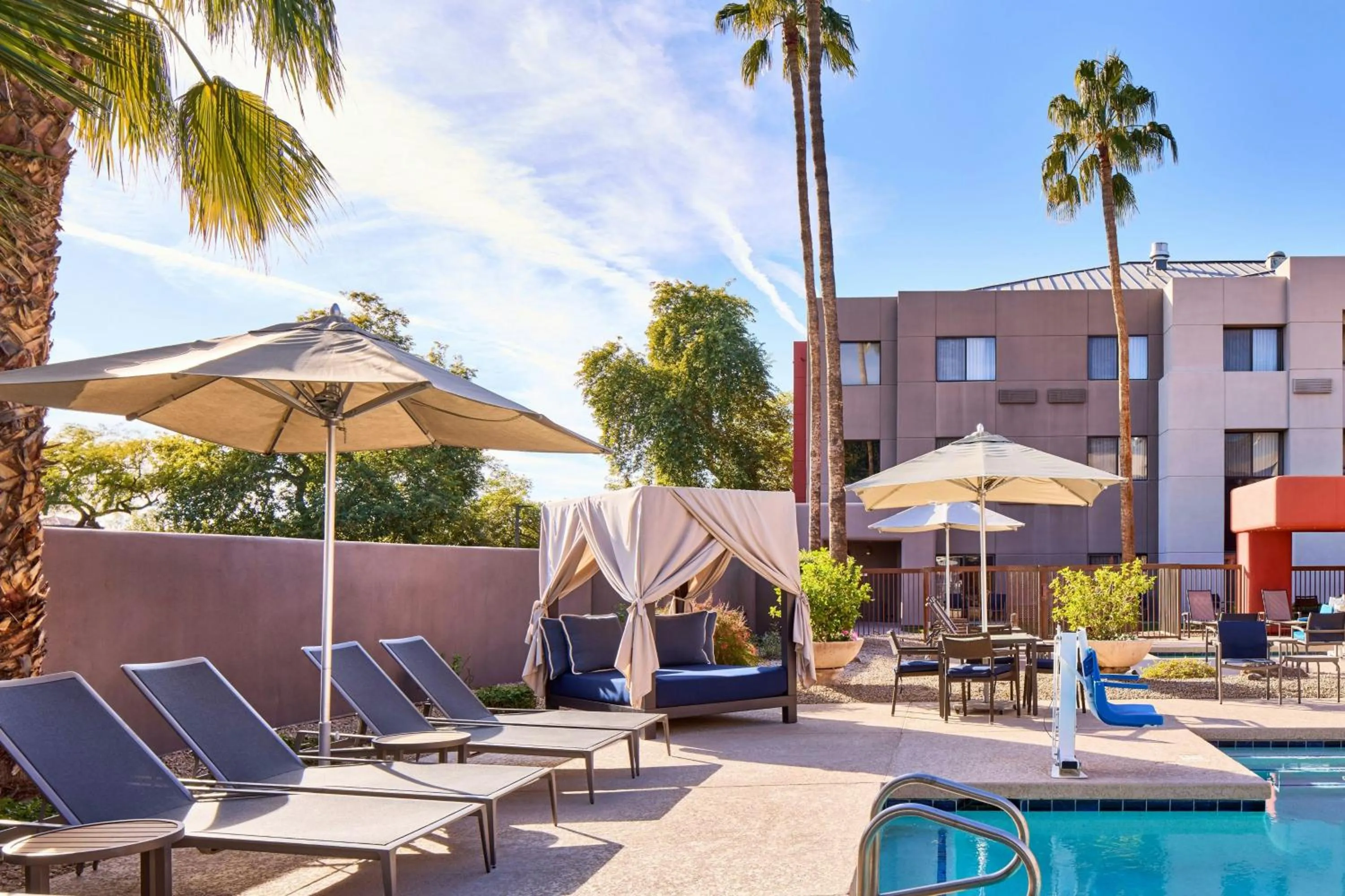 Swimming pool in Courtyard Scottsdale North