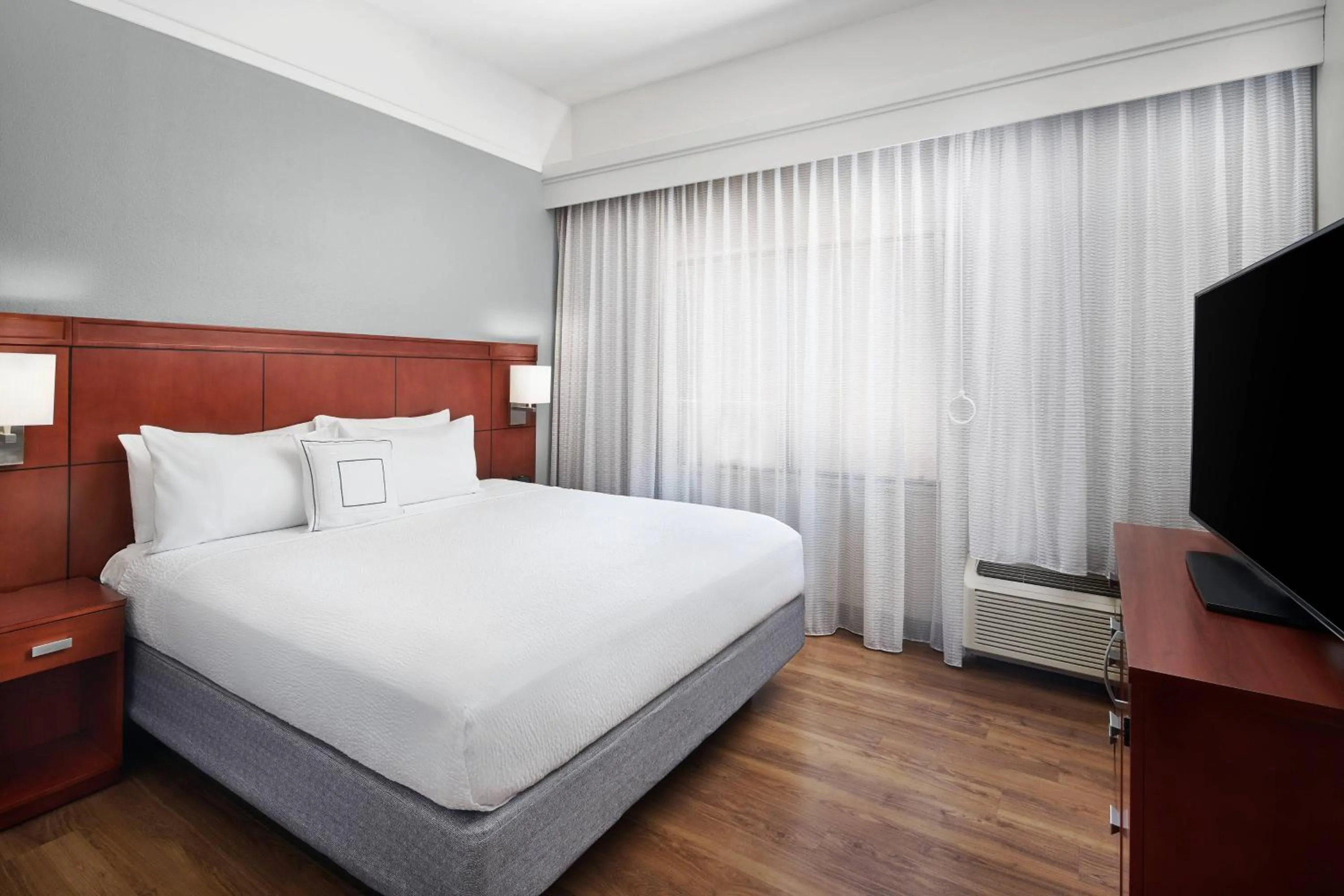 Bedroom, Bed in Courtyard Scottsdale North