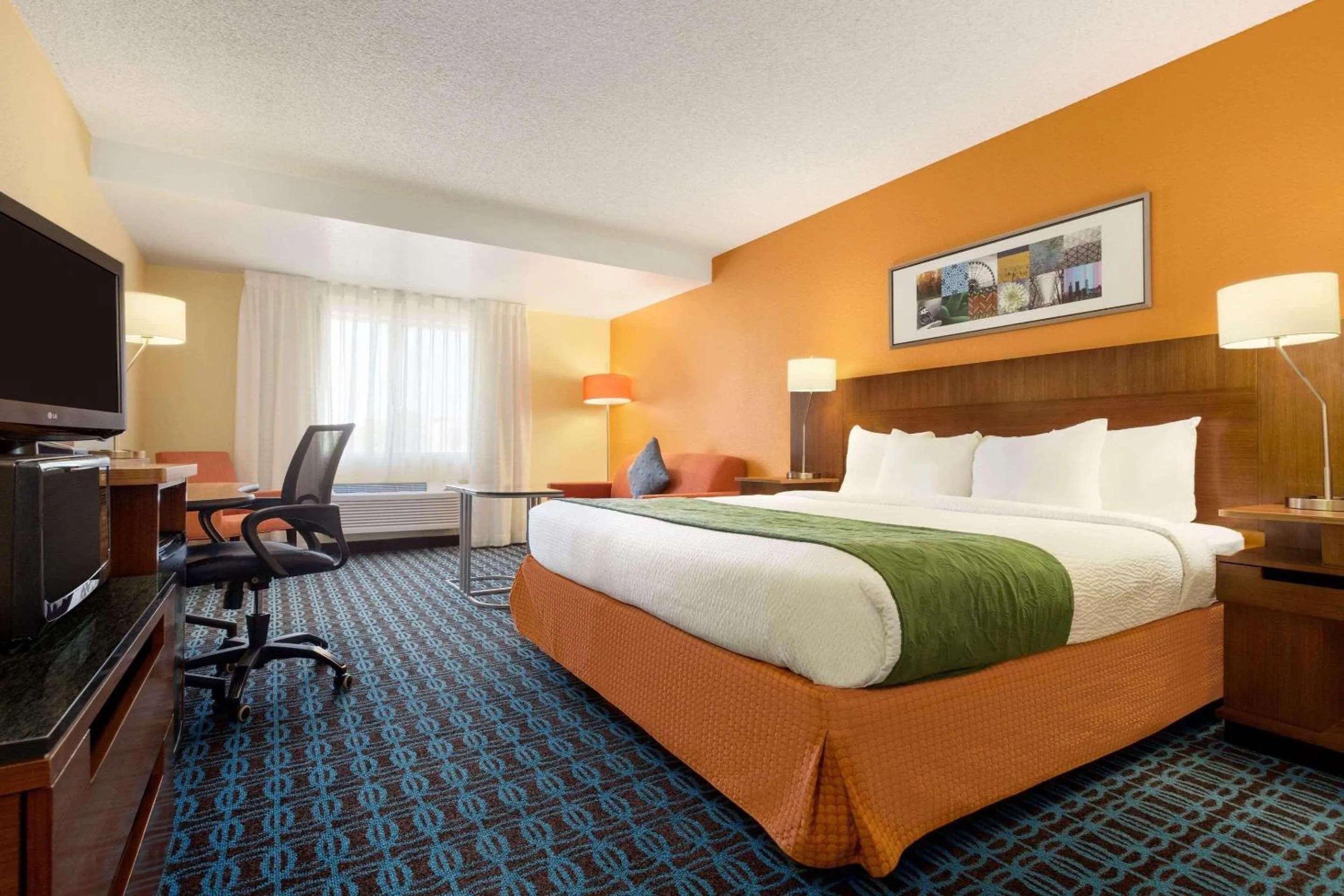 Bedroom, Bed in Country Inn & Suites by Radisson, Phoenix Airport, AZ
