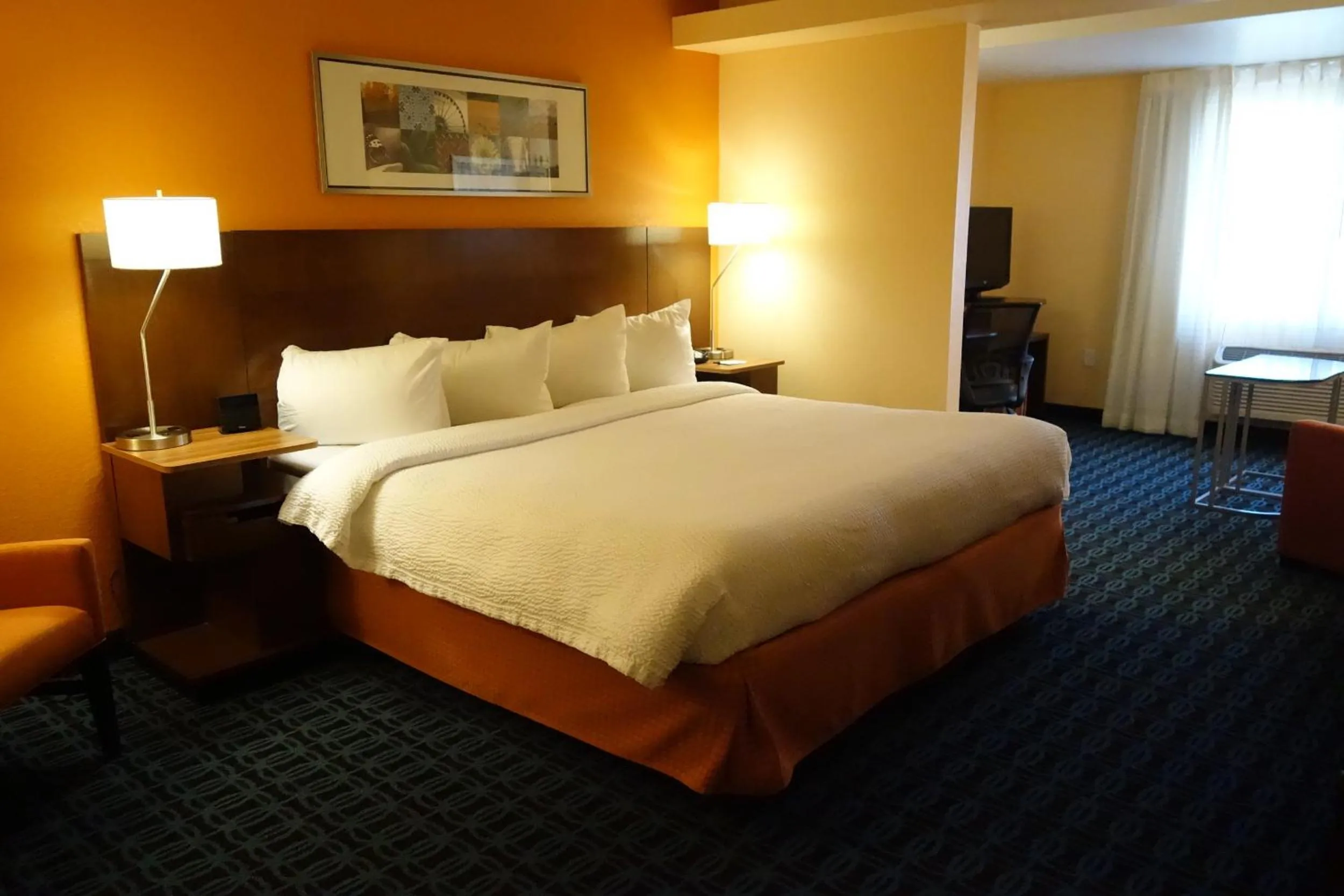 Photo of the whole room, Bed in Country Inn & Suites by Radisson, Phoenix Airport, AZ