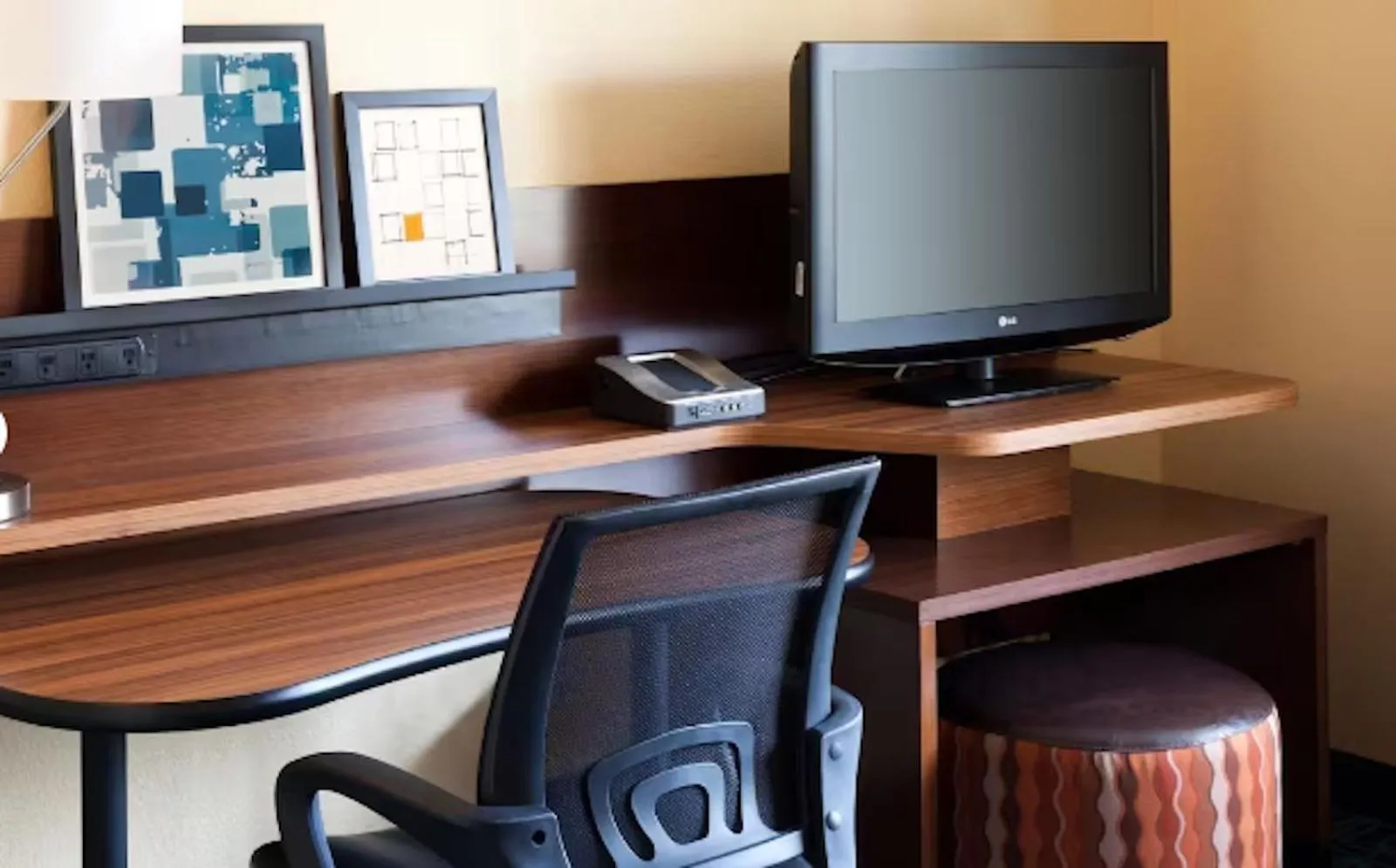 TV and multimedia in Country Inn & Suites by Radisson, Phoenix Airport, AZ