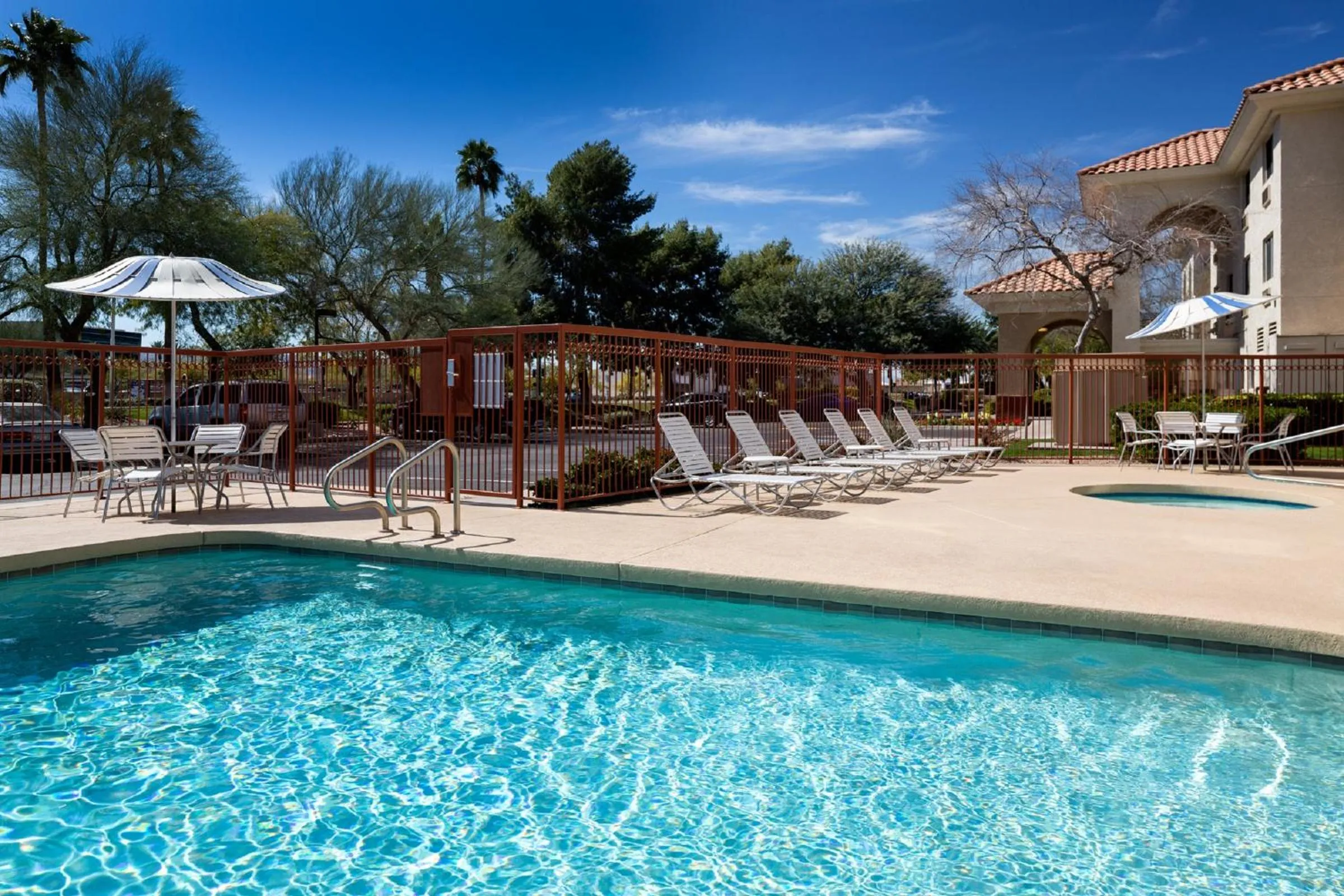 Swimming pool in Country Inn & Suites by Radisson, Phoenix Airport, AZ