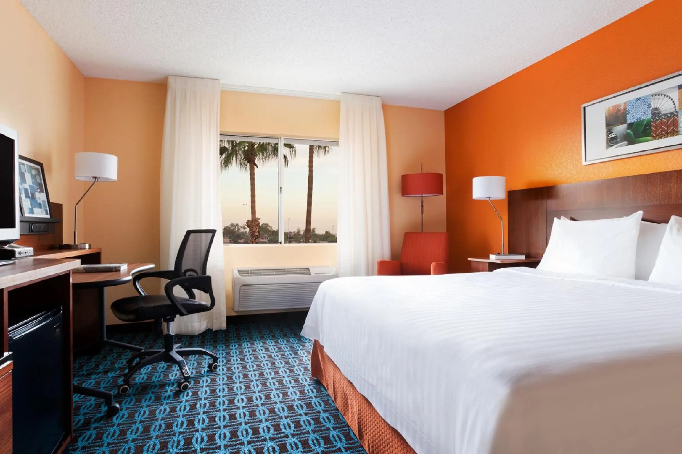 Photo of the whole room, Bed in Country Inn & Suites by Radisson, Phoenix Airport, AZ