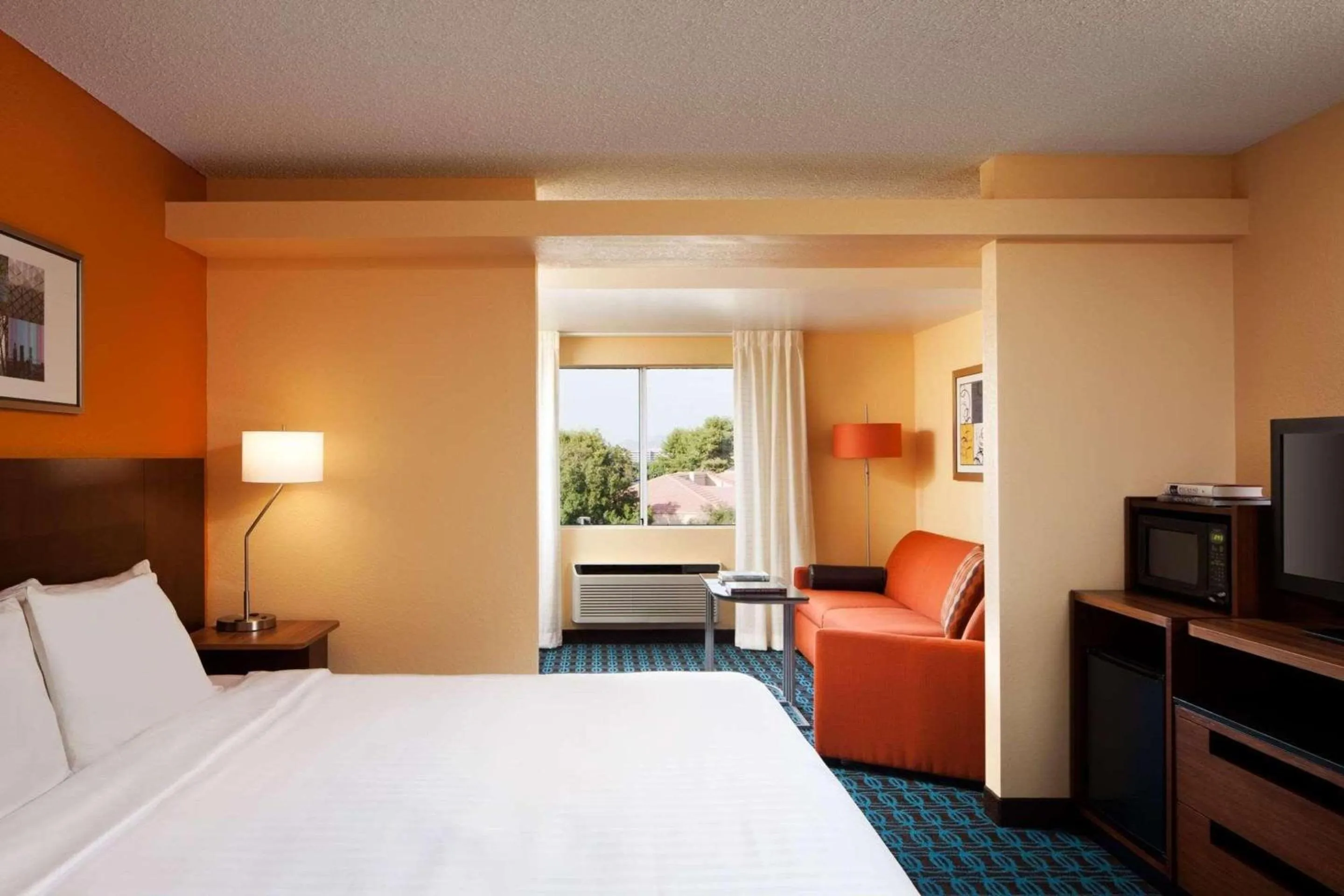 Bedroom, Bed in Country Inn & Suites by Radisson, Phoenix Airport, AZ