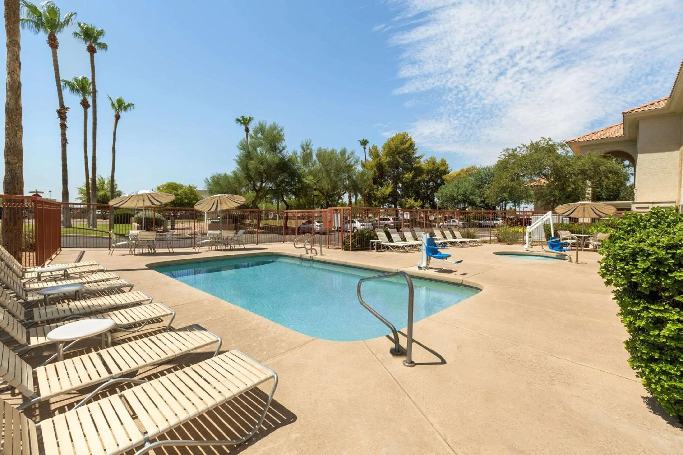 Swimming pool in Country Inn & Suites by Radisson, Phoenix Airport, AZ