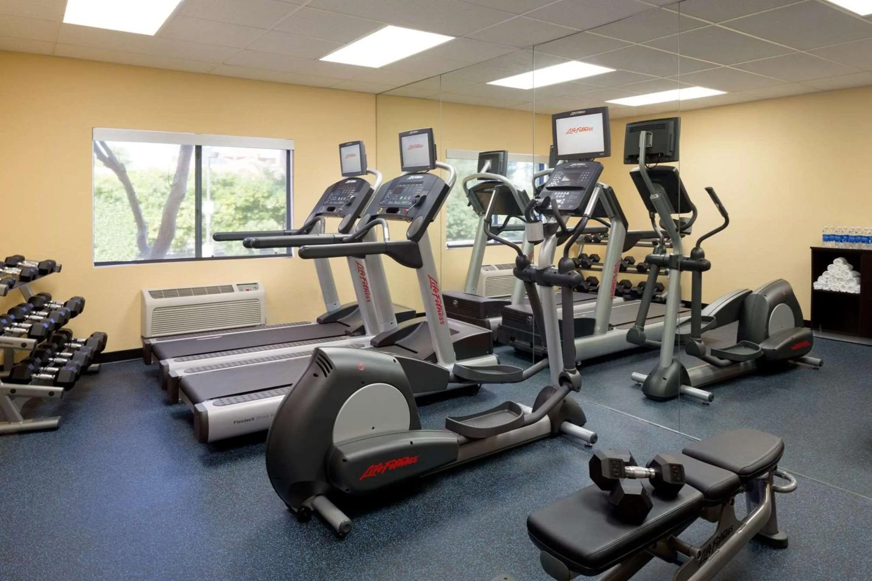 Fitness centre/facilities in Country Inn & Suites by Radisson, Phoenix Airport, AZ