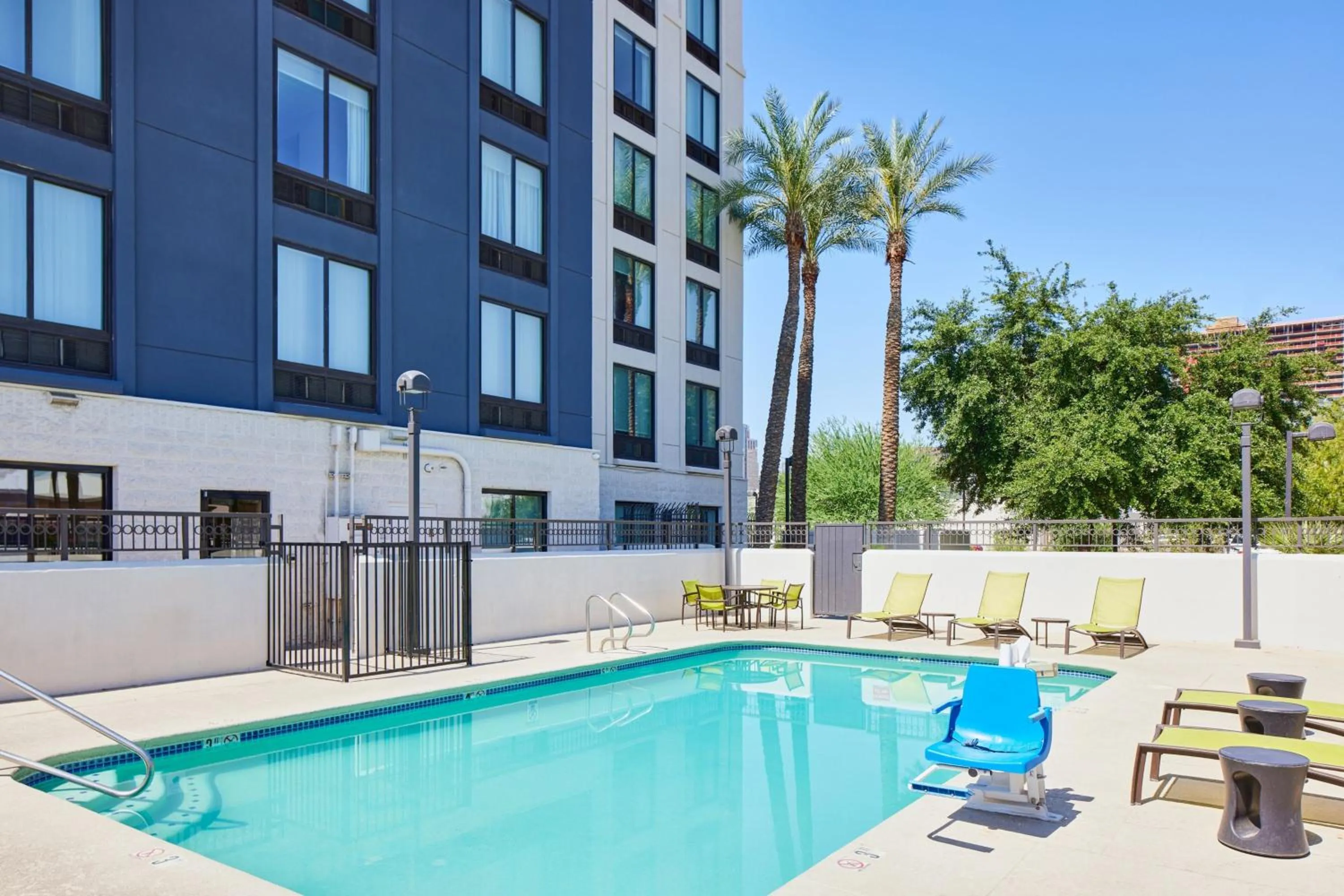 Swimming pool in SpringHill Suites Phoenix Downtown