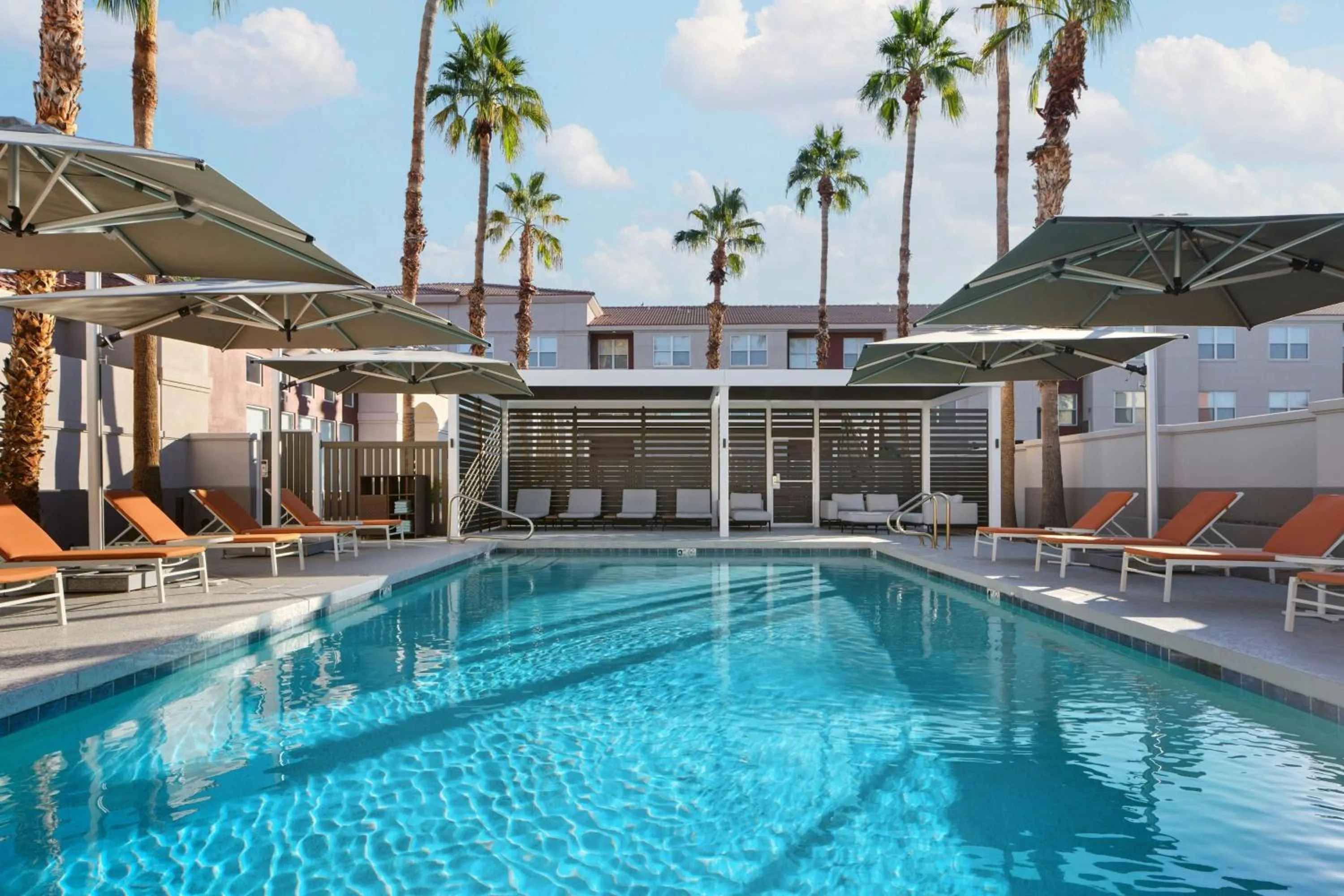 Swimming pool in Residence Inn Phoenix Mesa