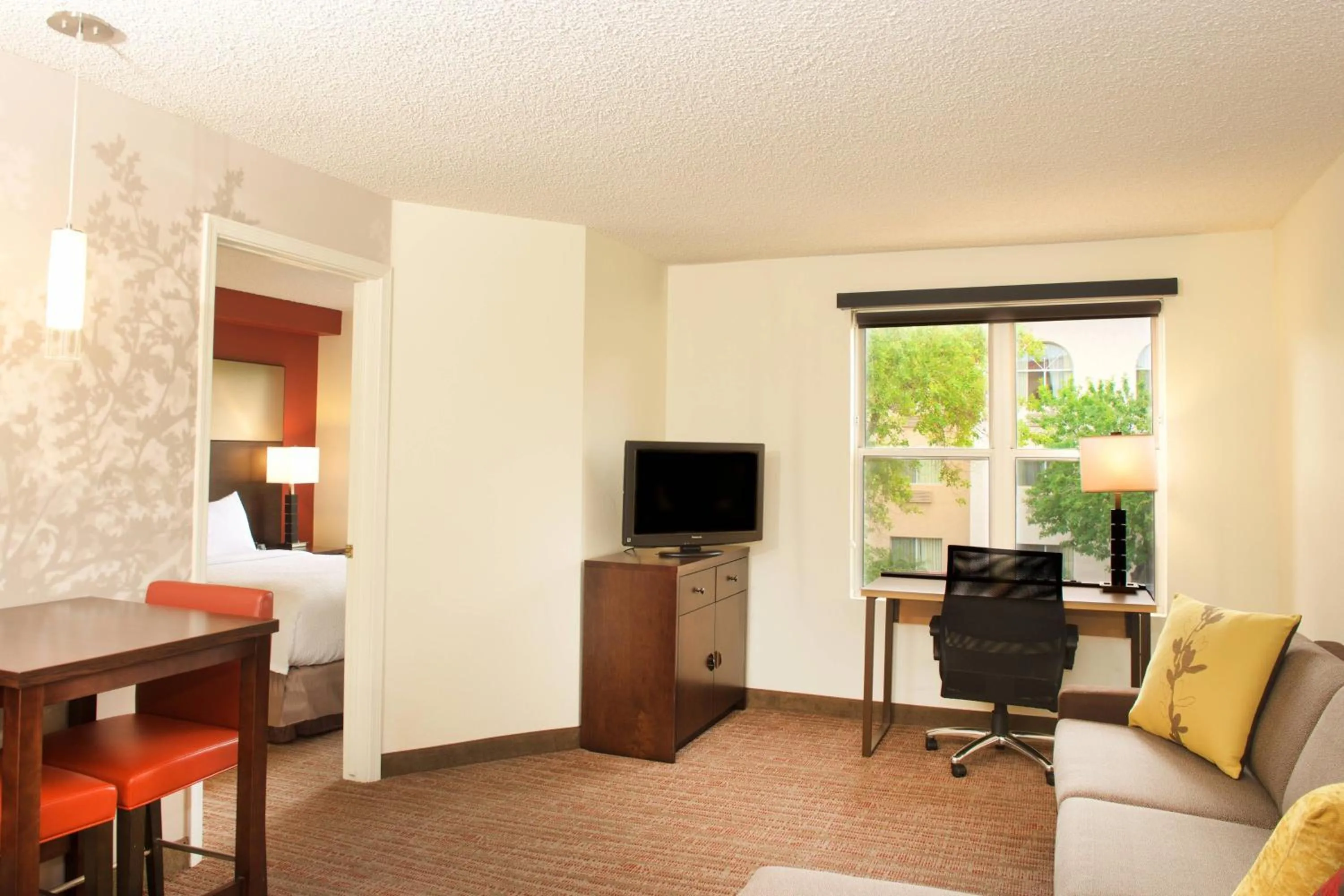 Living room, Bed in Residence Inn Phoenix Mesa