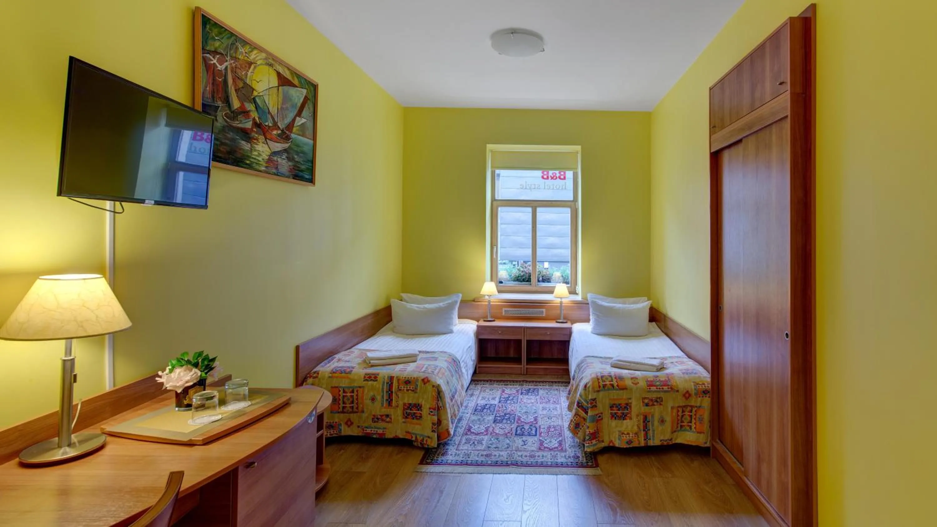 Photo of the whole room, Bed in In Astra