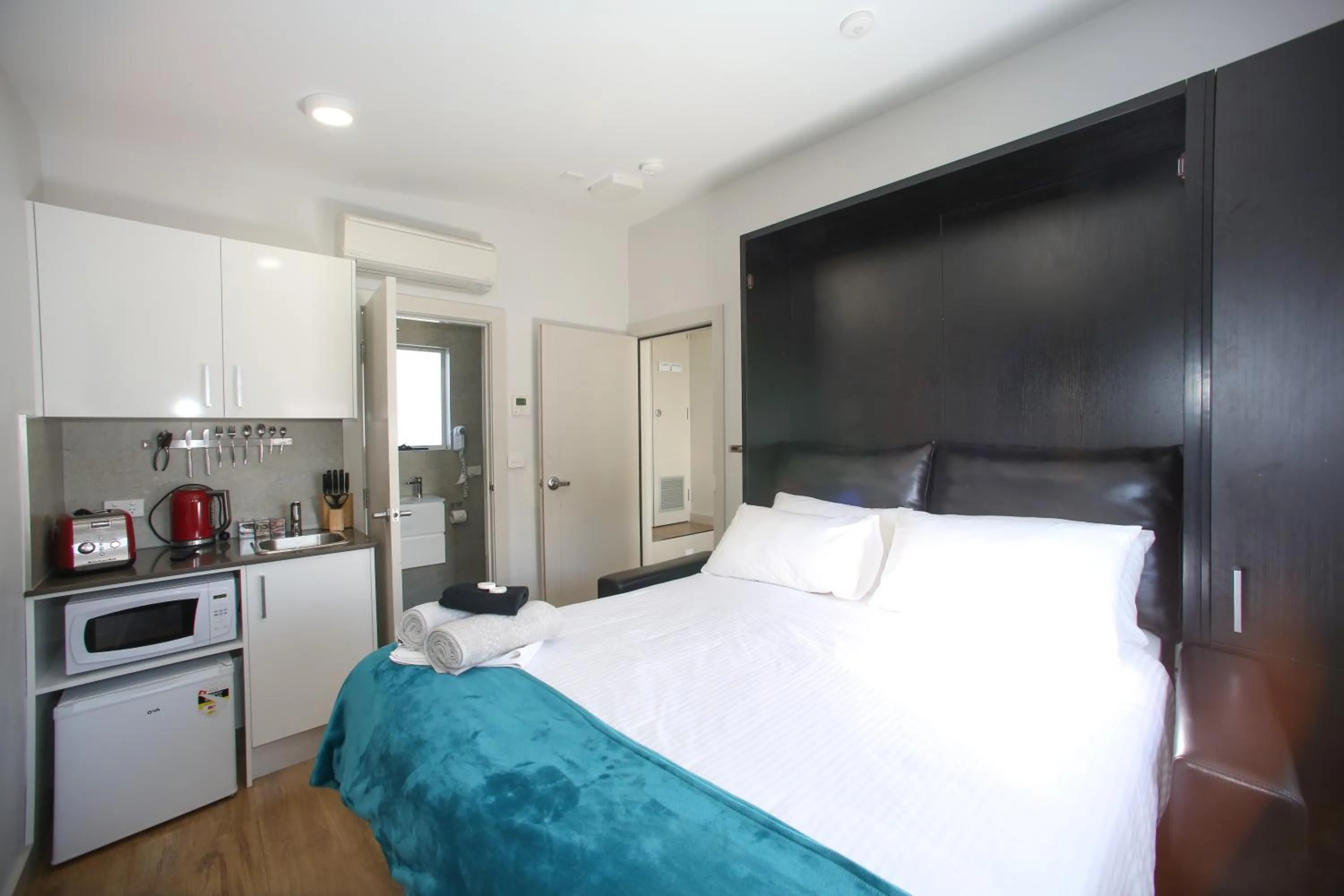 Bed in Jesmond Executive Villas