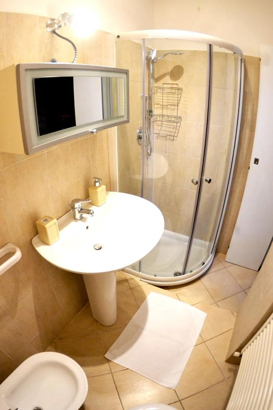 Shower in Bed & Breakfast Il Vicolo