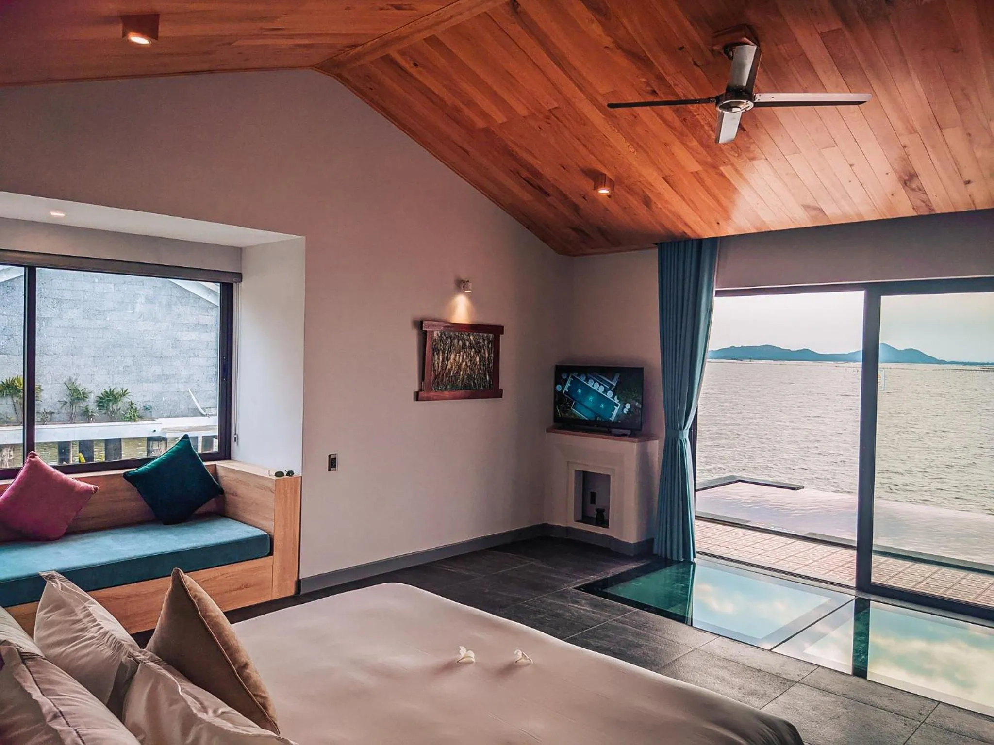 Bathroom, Bed in Vedana Lagoon Resort & Spa