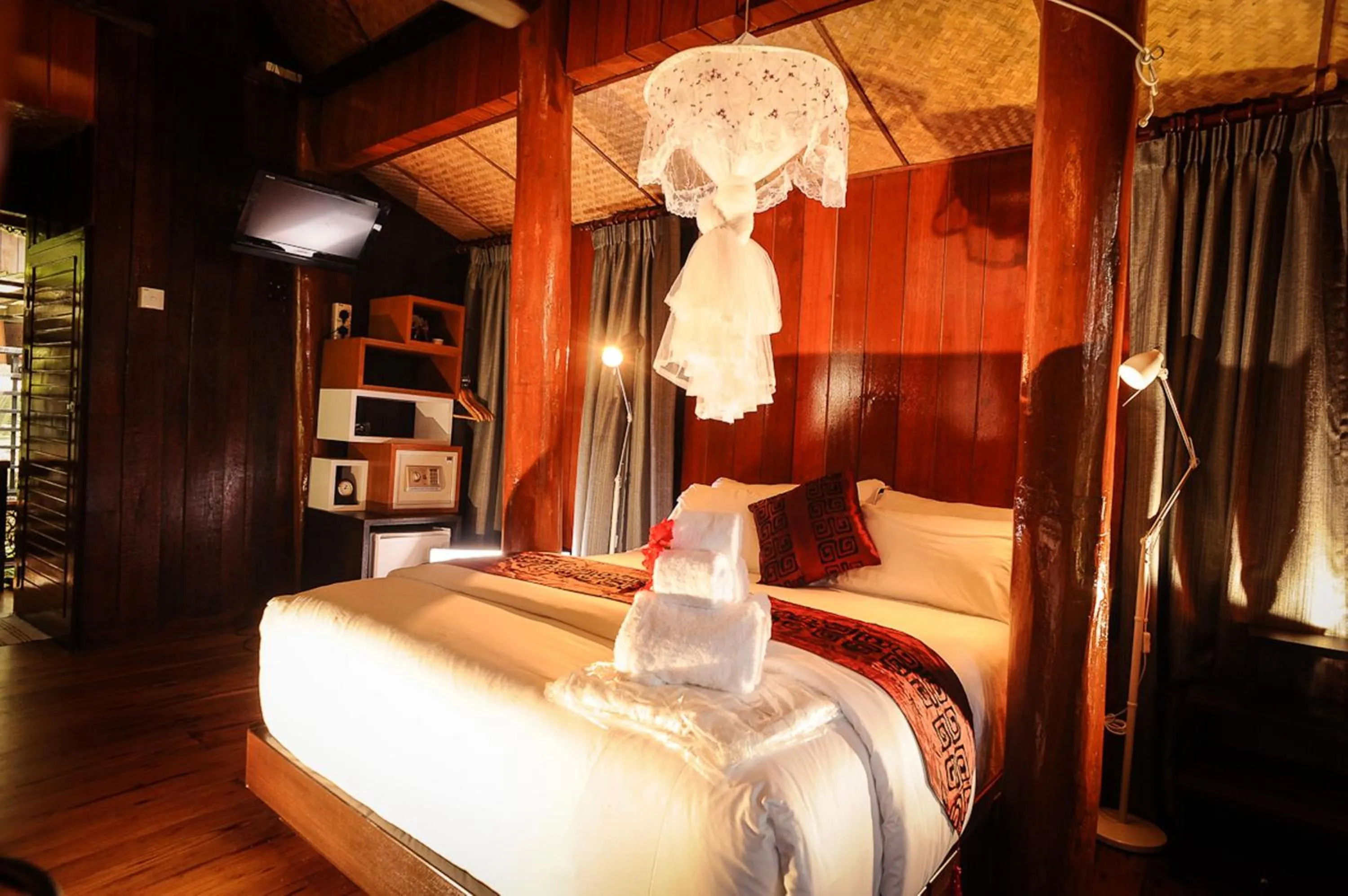 Photo of the whole room, Bed in MaliHom Private Estate