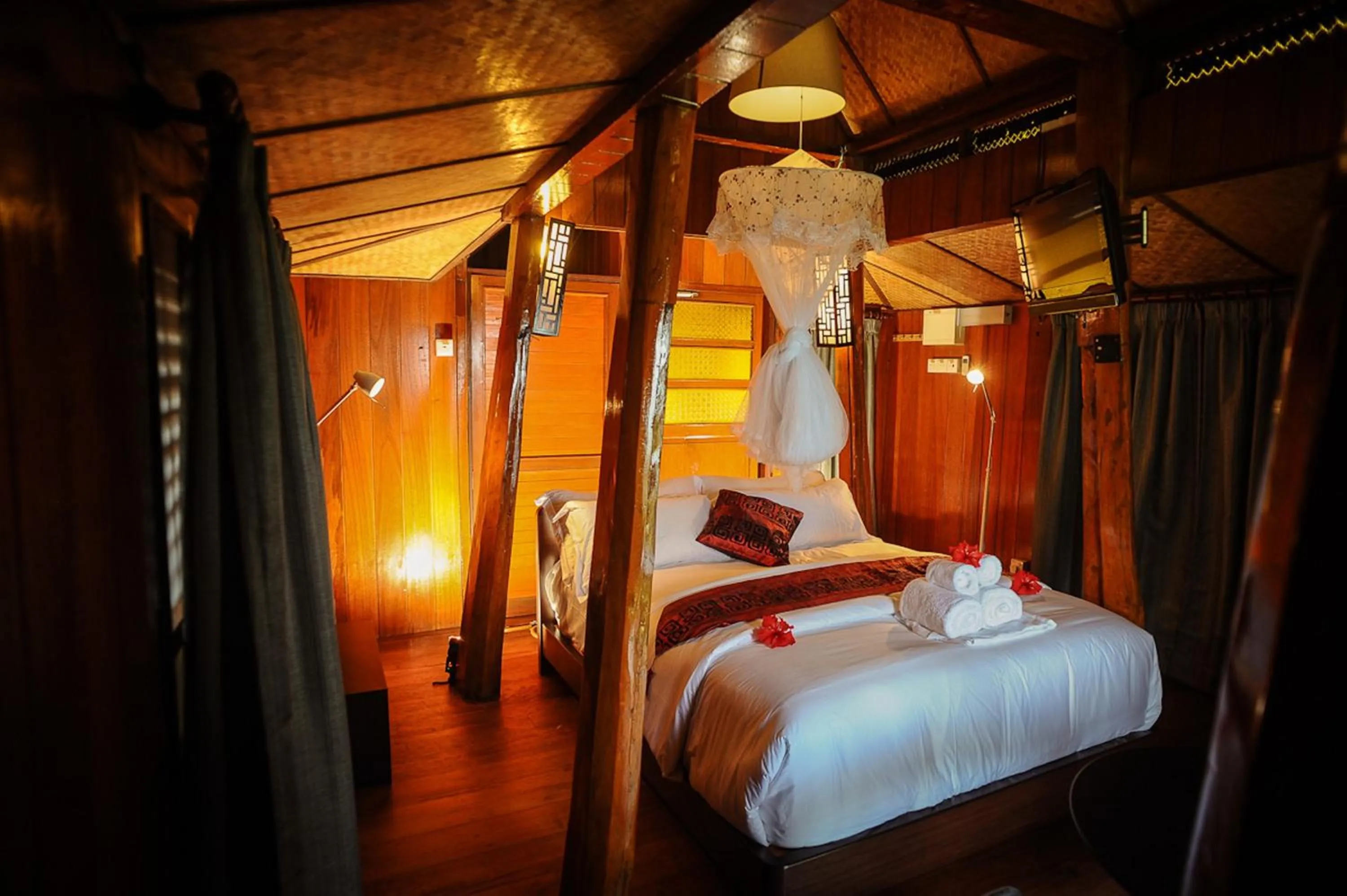 Photo of the whole room, Bed in MaliHom Private Estate