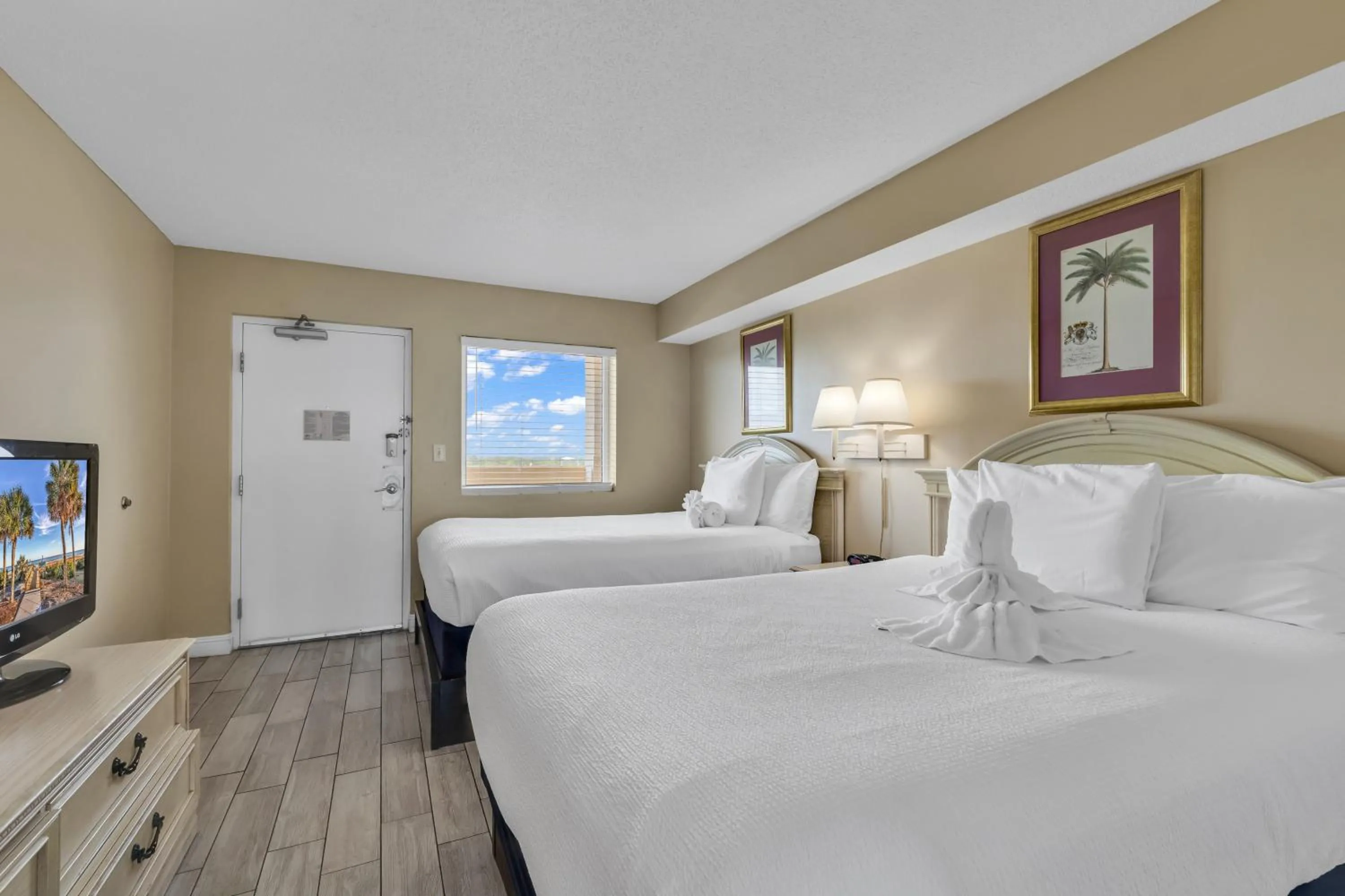 Bedroom, Bed in Oceanfront Condo Camelot By the Sea