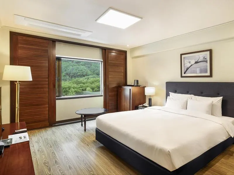 Bed in KensingtonHotel Seorak