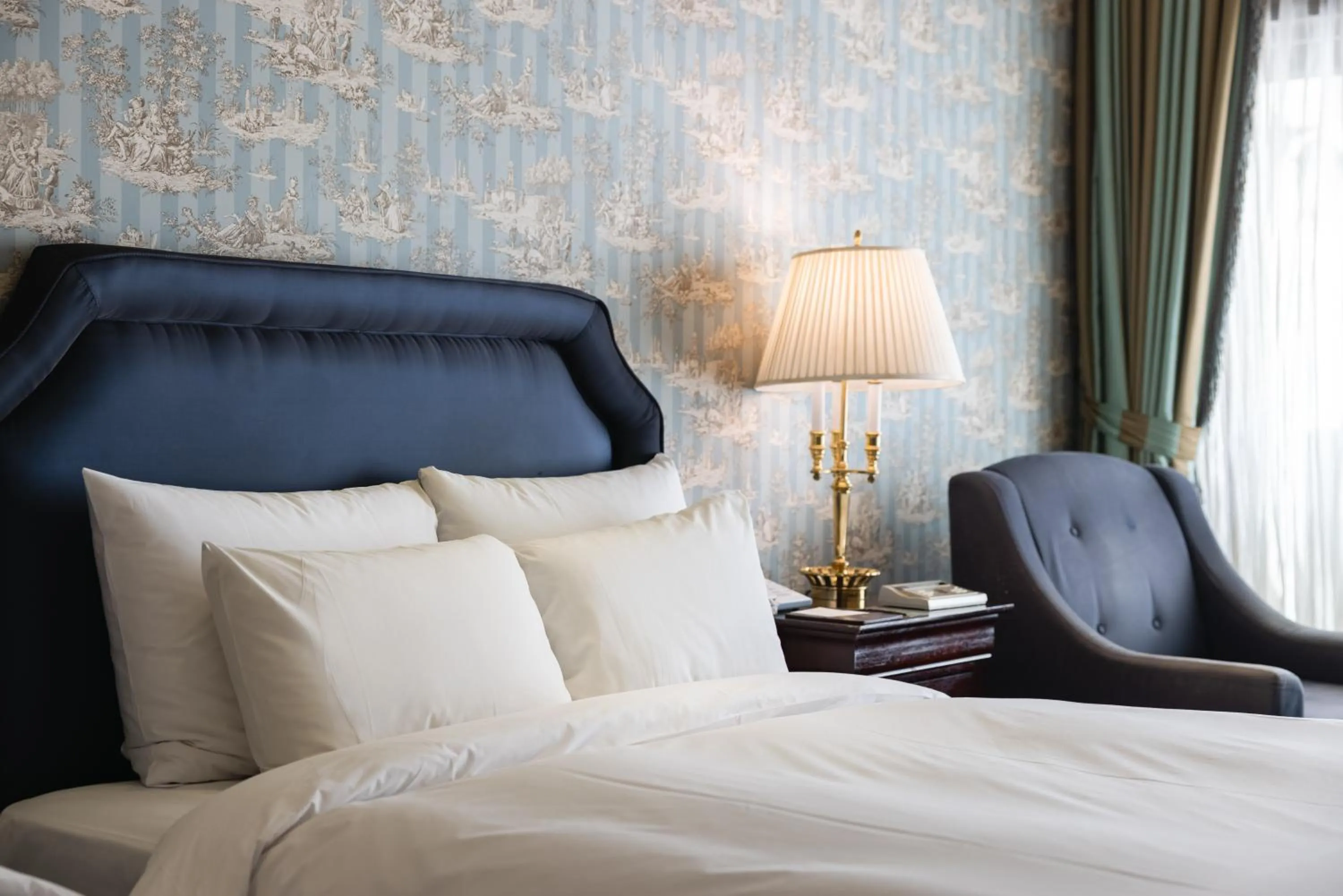 Bed in KensingtonHotel Seorak