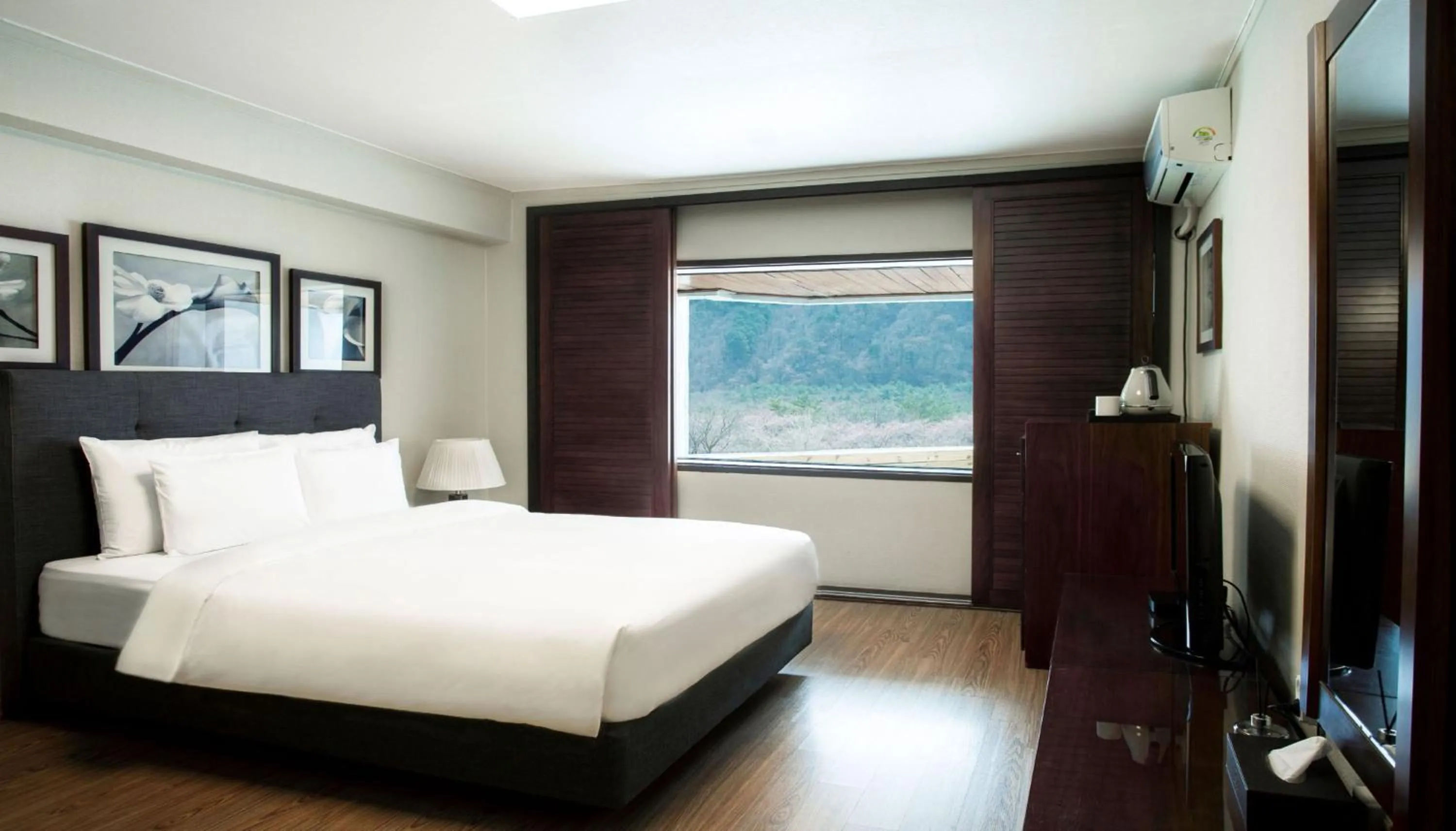 Photo of the whole room, Bed in KensingtonHotel Seorak