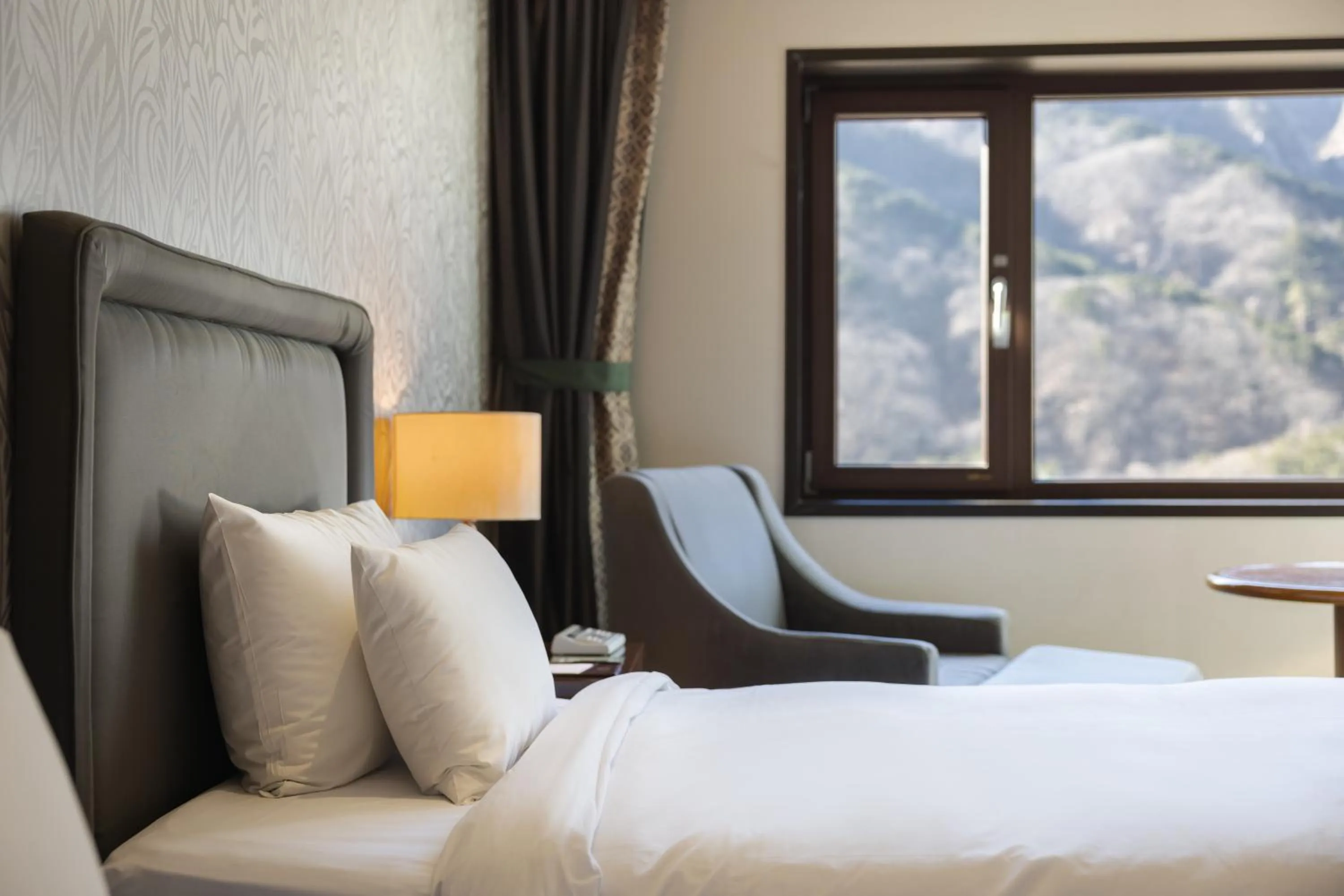 Bed in KensingtonHotel Seorak