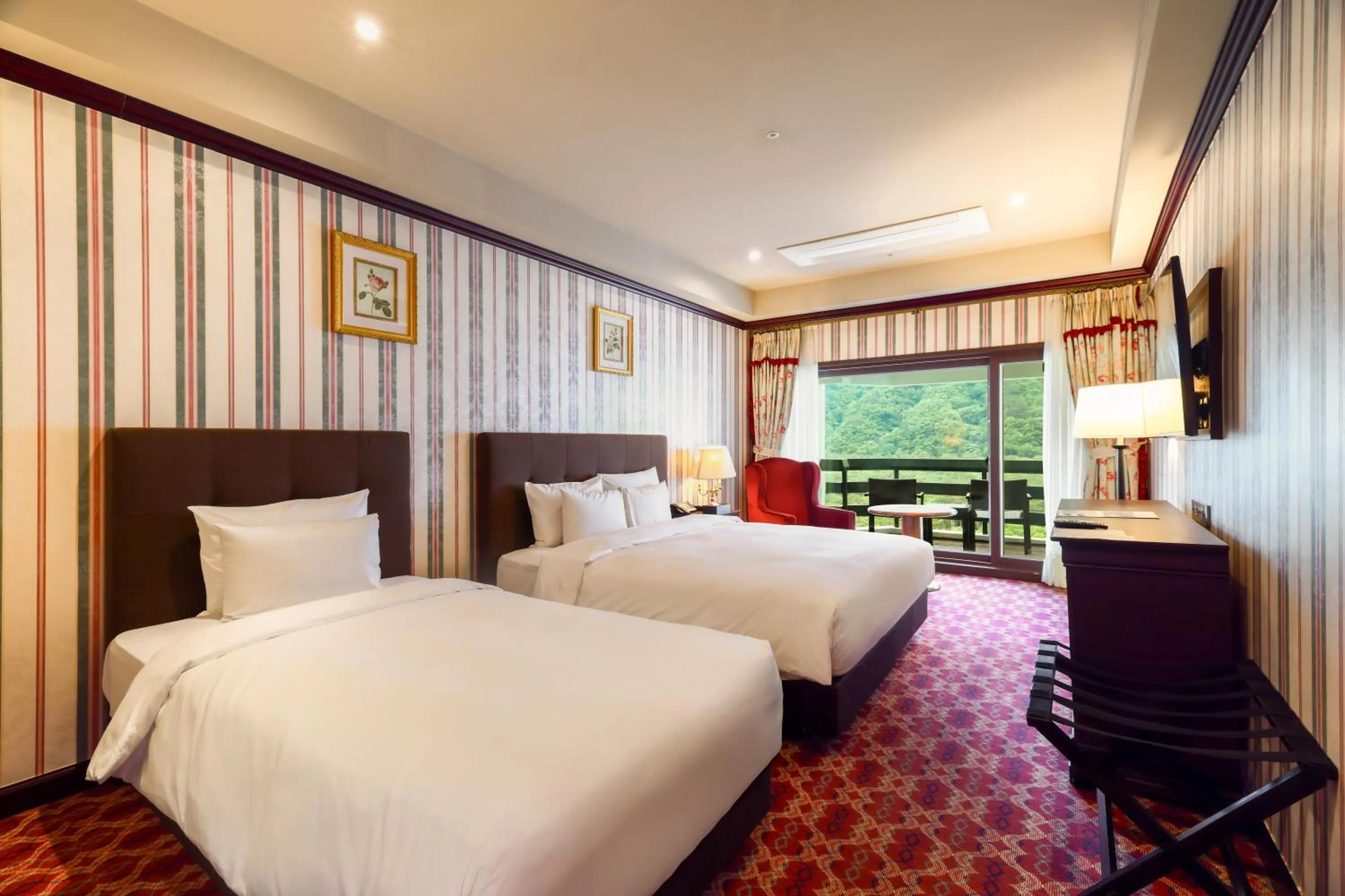 Bed in KensingtonHotel Seorak