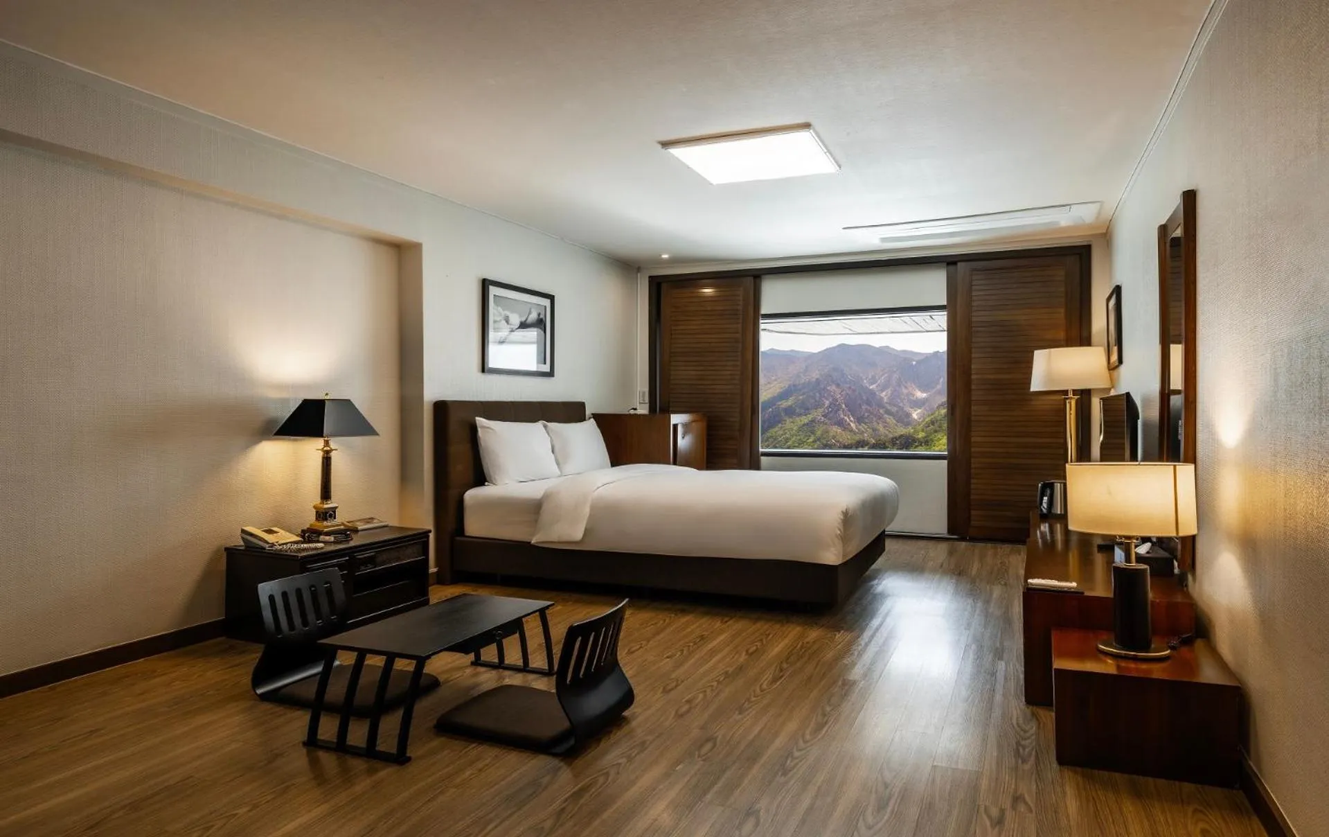 Photo of the whole room, Bed in KensingtonHotel Seorak