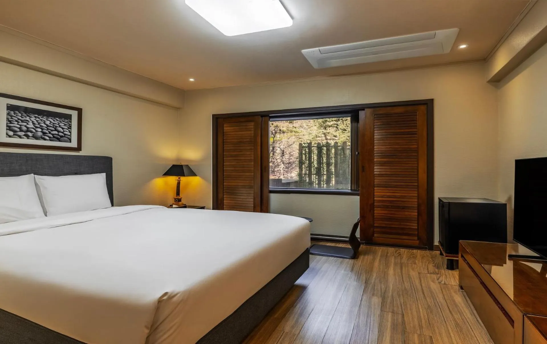 Photo of the whole room, Bed in KensingtonHotel Seorak