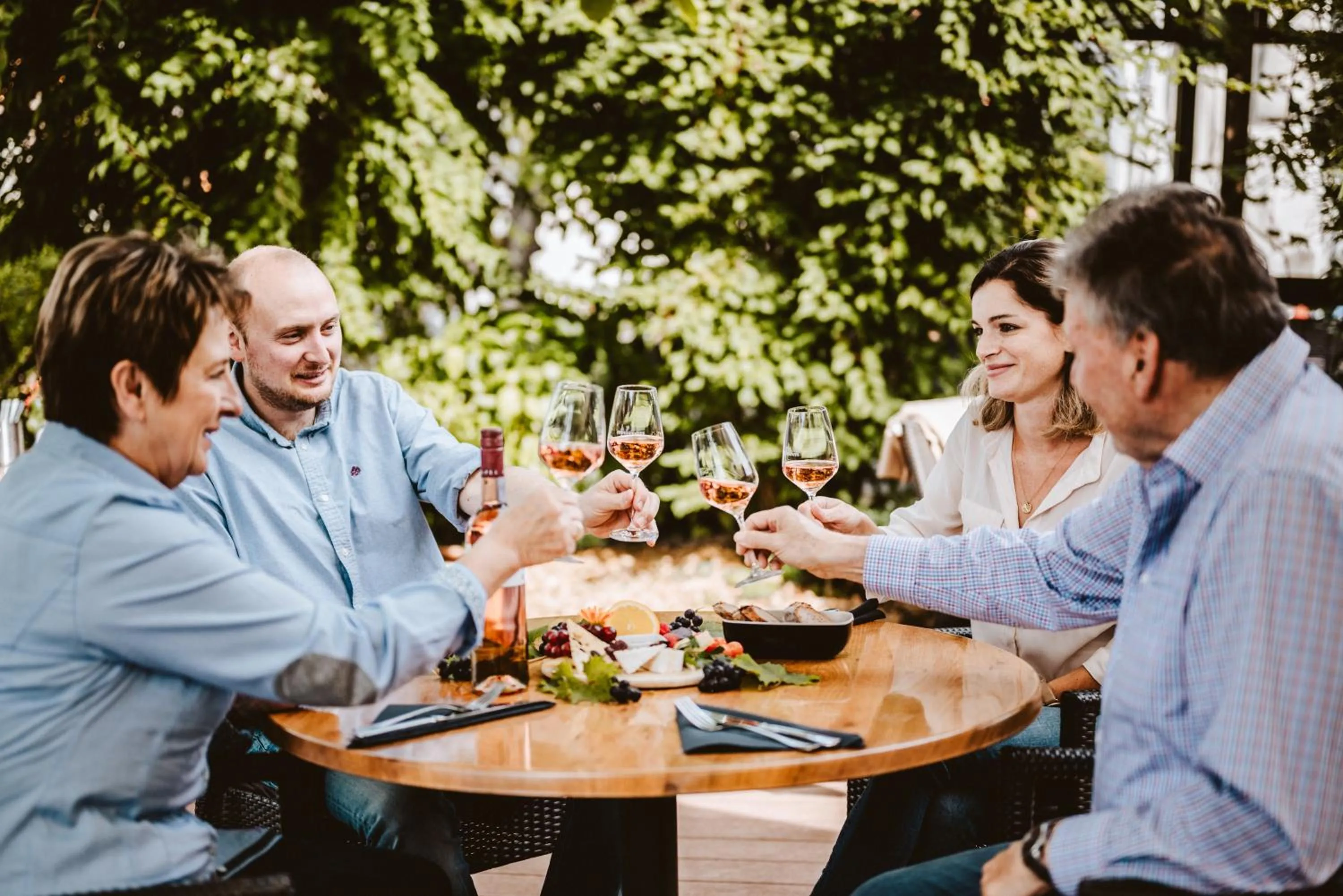 Restaurant/places to eat in Weingut und Gästehaus Apel