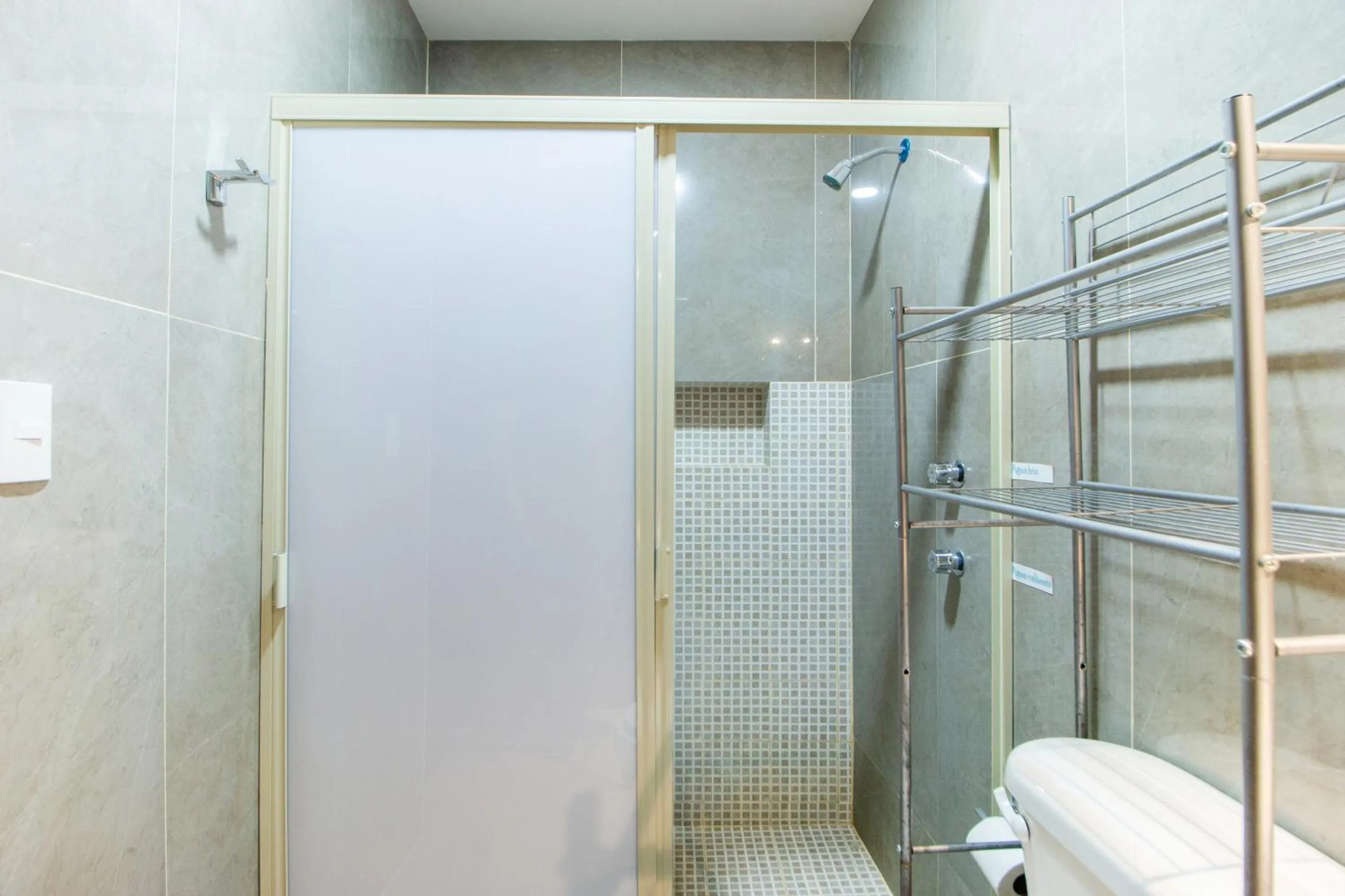 Bathroom in Capital O Hotel San Jose, San Luis Potosi