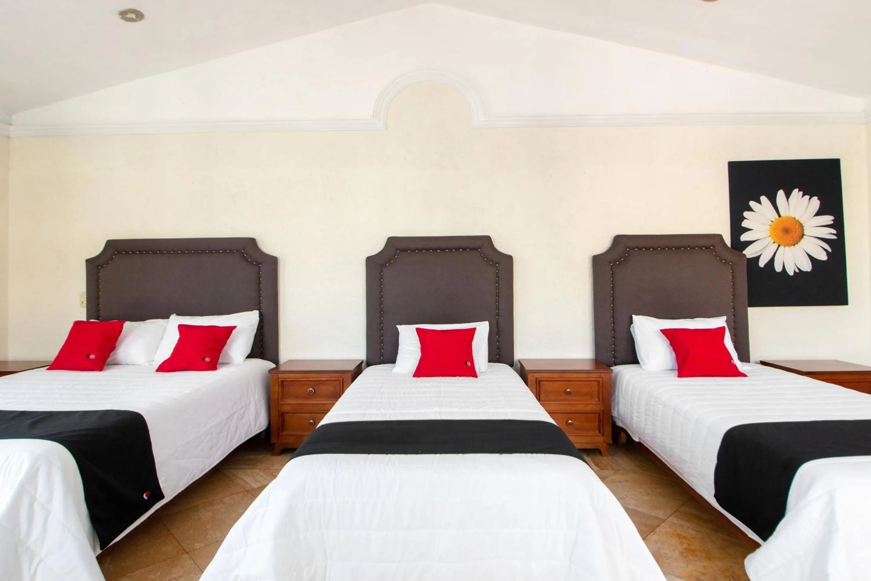 Bedroom, Bed in Capital O Hotel San Jose, San Luis Potosi