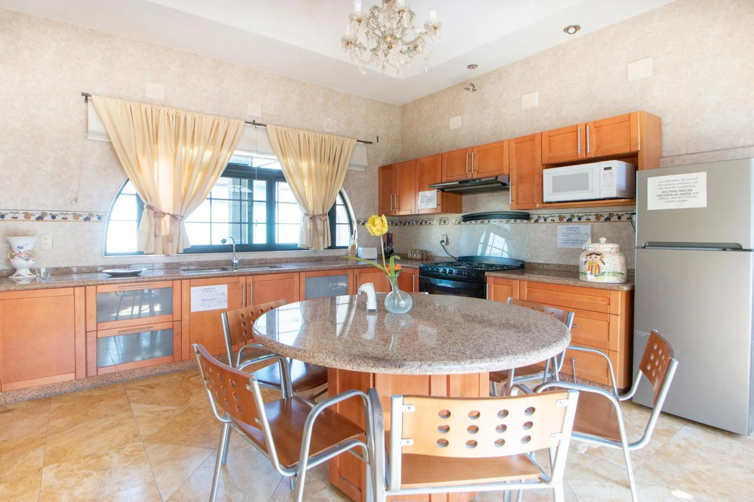 Restaurant/places to eat in Capital O Hotel San Jose, San Luis Potosi