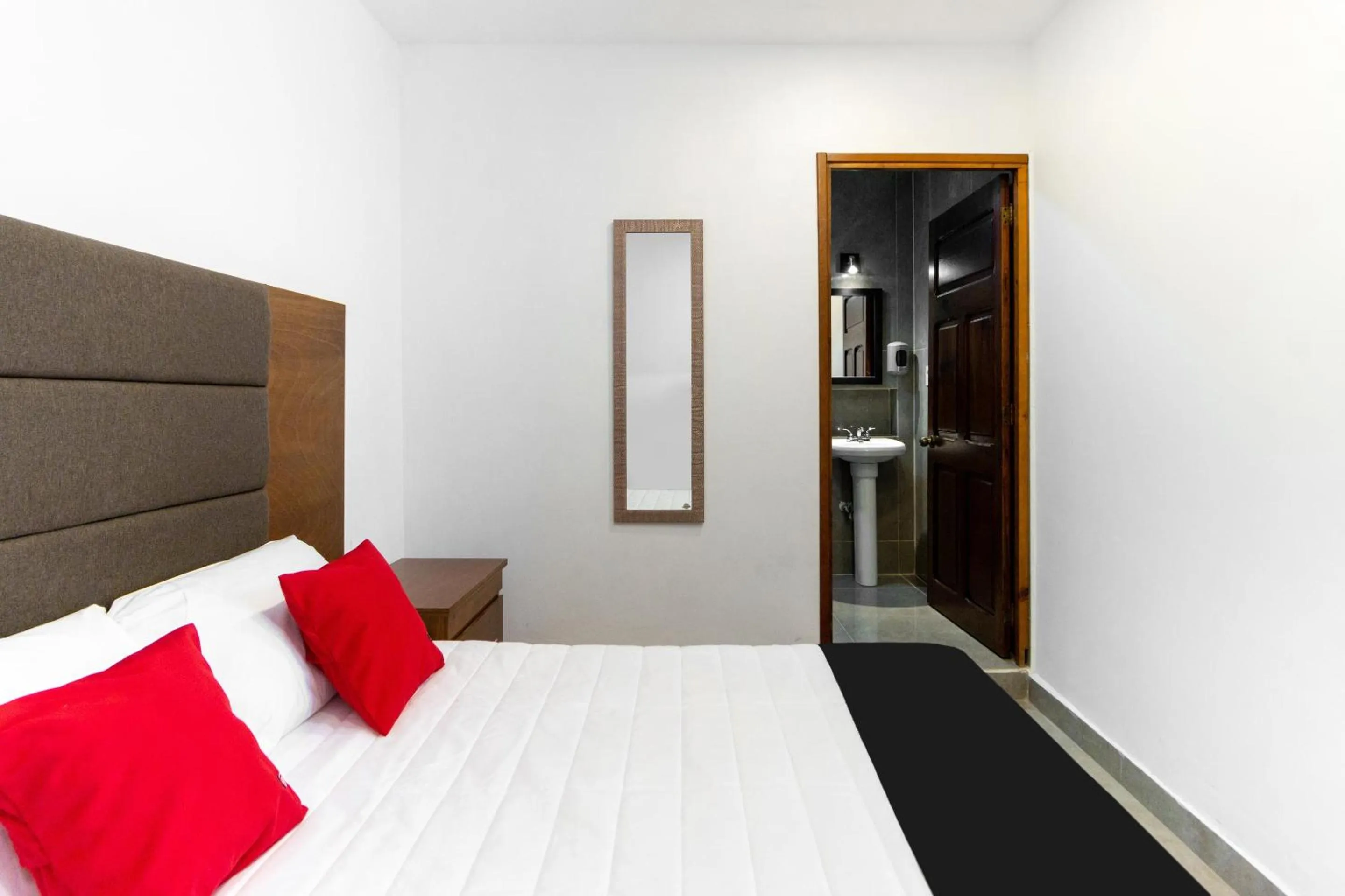 Bedroom, Bed in Capital O Hotel San Jose, San Luis Potosi